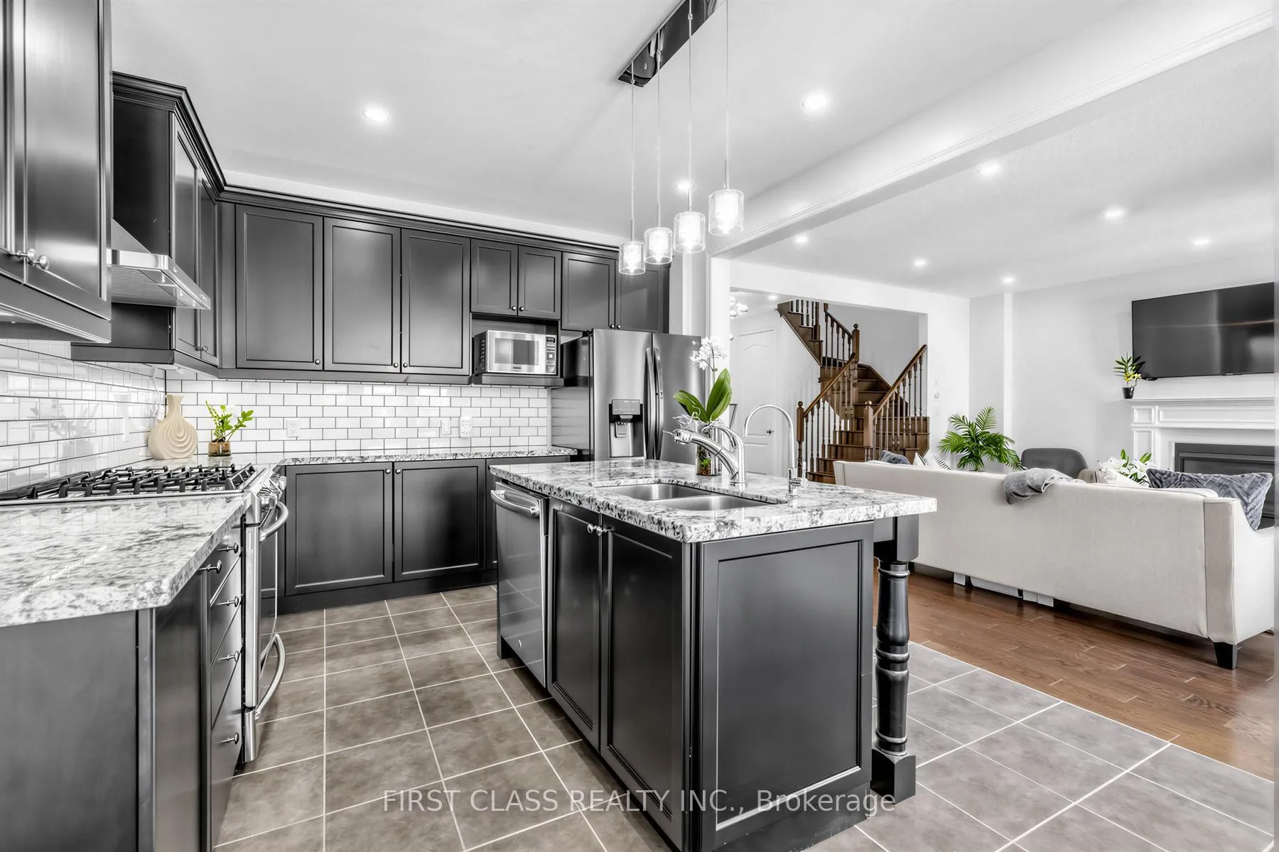 Photo 15 of 275 William Graham Drive, Aurora, Rural Aurora — HOMEH