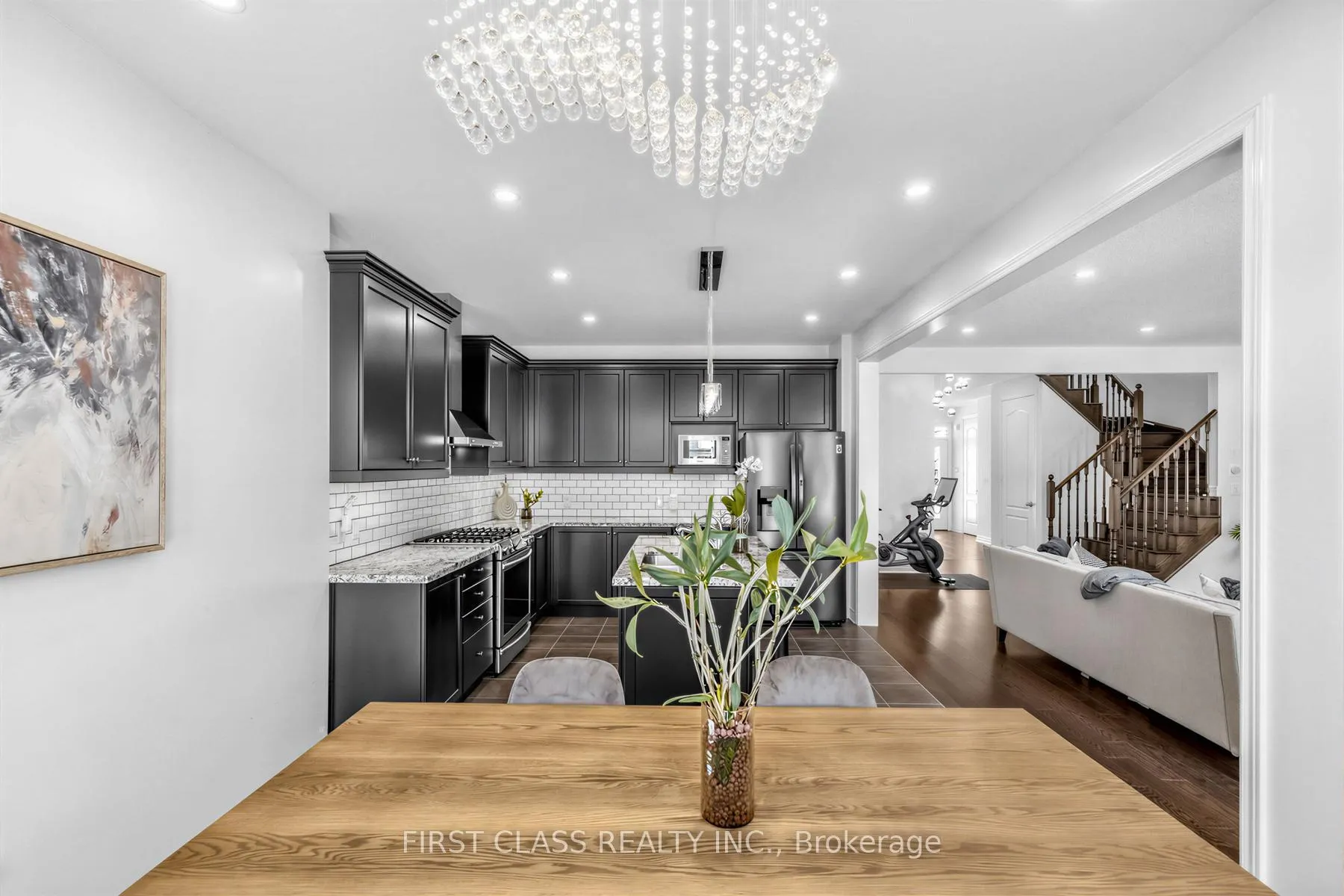 Photo 16 of 275 William Graham Drive, Aurora, Rural Aurora — HOMEH