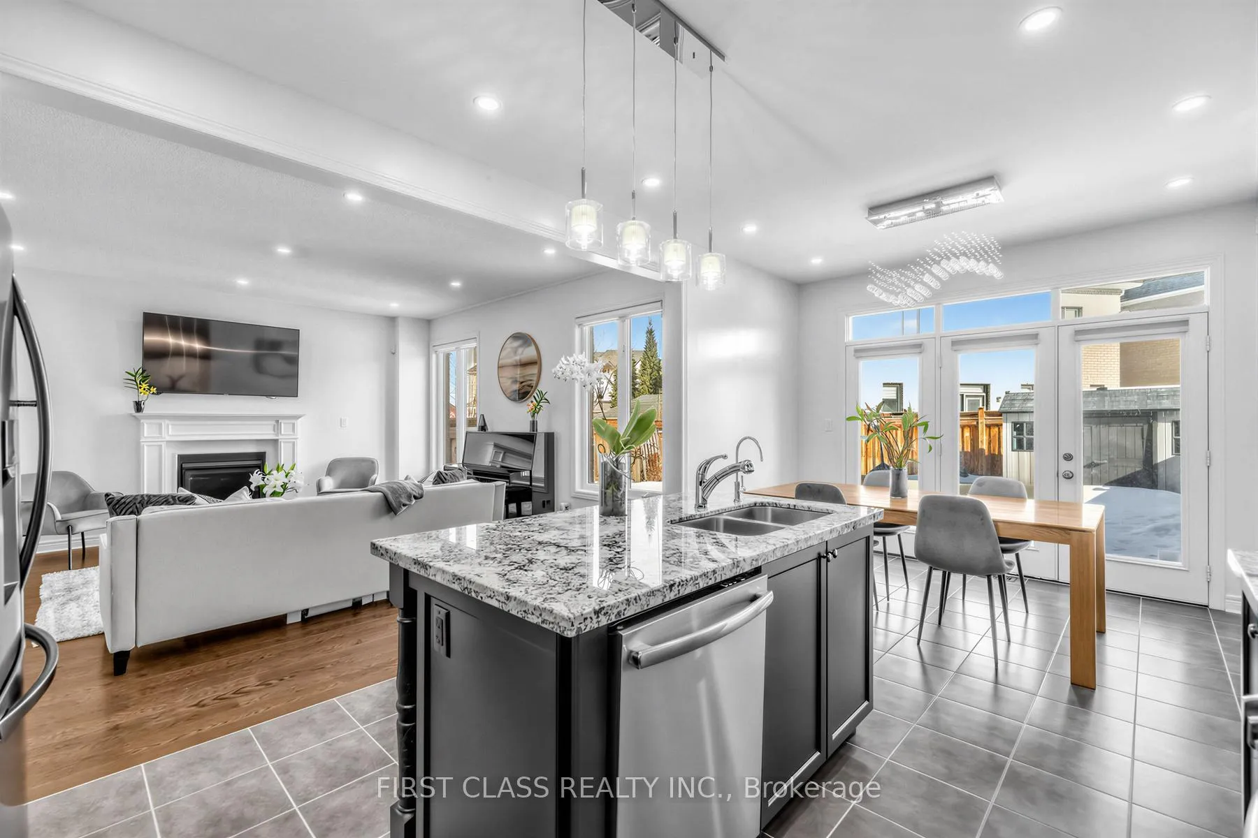 Photo 17 of 275 William Graham Drive, Aurora, Rural Aurora — HOMEH