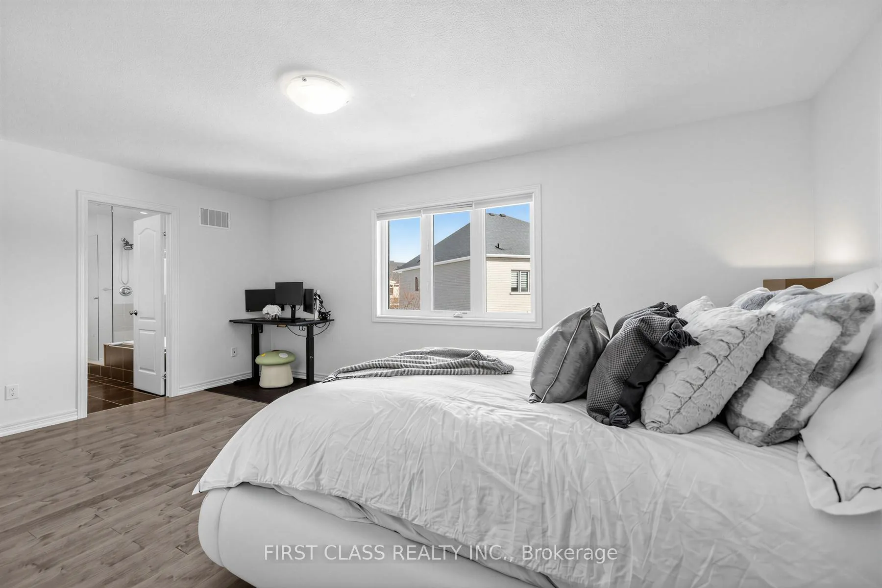 Photo 24 of 275 William Graham Drive, Aurora, Rural Aurora — HOMEH