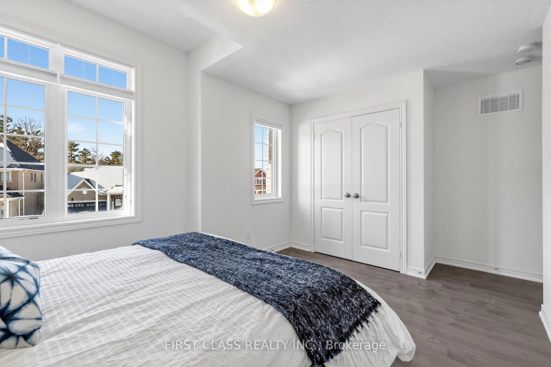 Photo 32 of 275 William Graham Drive, Aurora, Rural Aurora — HOMEH