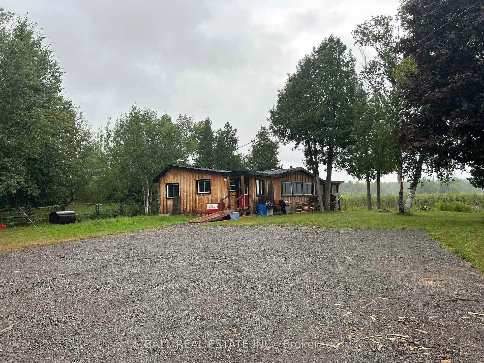 Photo of 732 13th Line W