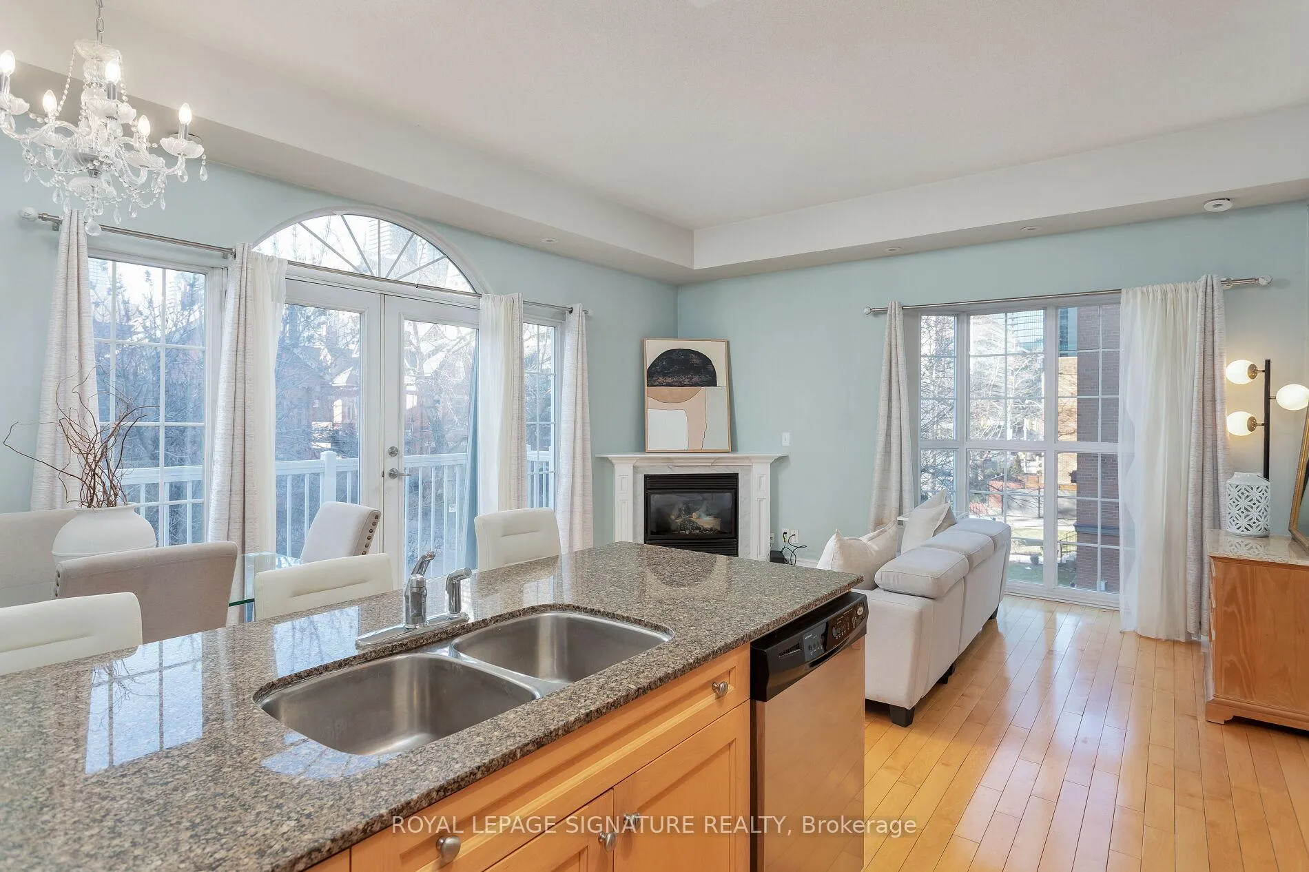 Photo 2 of Unit M8, 539 Jarvis Street, Toronto, North St. James Town — HOMEH