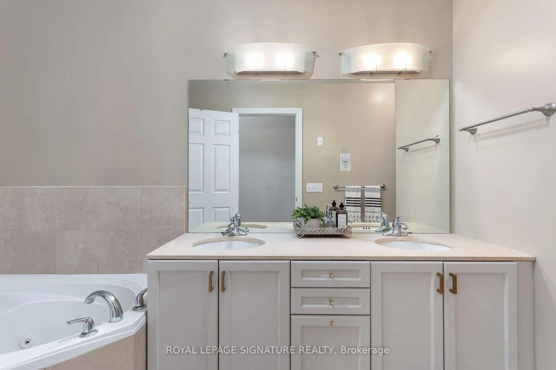 Photo 19 of Unit M8, 539 Jarvis Street, Toronto, North St. James Town — HOMEH