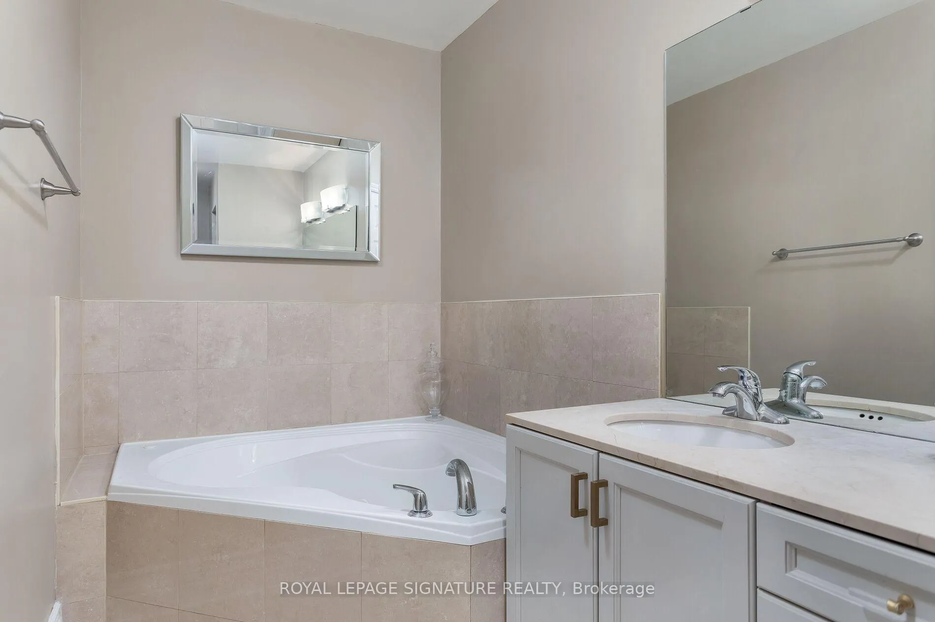 Photo 20 of Unit M8, 539 Jarvis Street, Toronto, North St. James Town — HOMEH