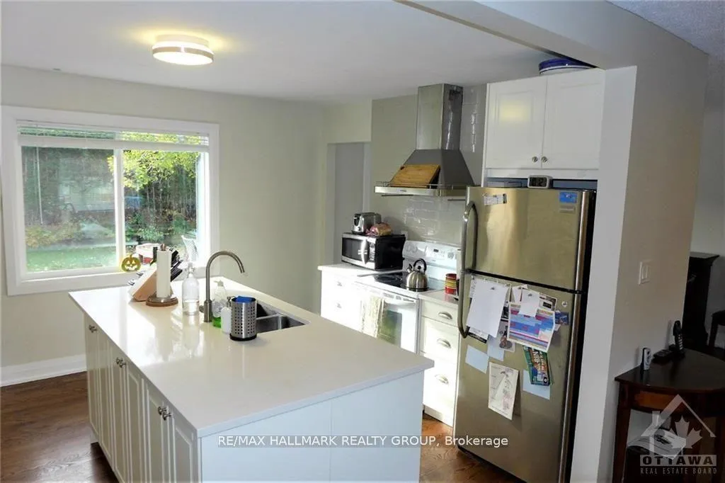 Photo 4 of 186 Balmoral Place, Ottawa, Faircrest Heights — HOMEH
