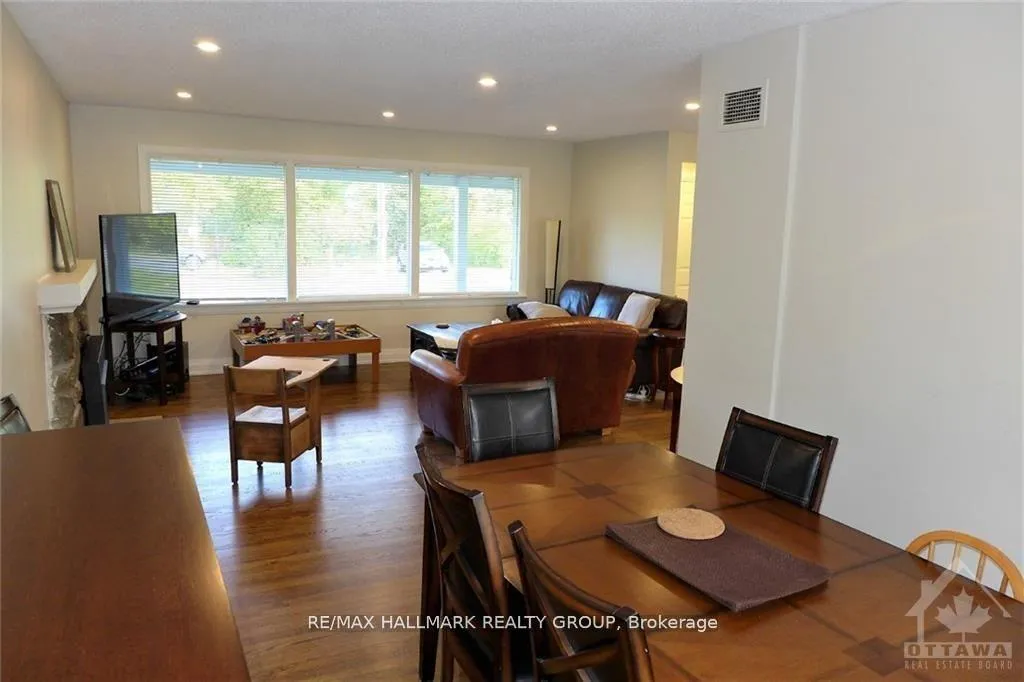 Photo 6 of 186 Balmoral Place, Ottawa, Faircrest Heights — HOMEH