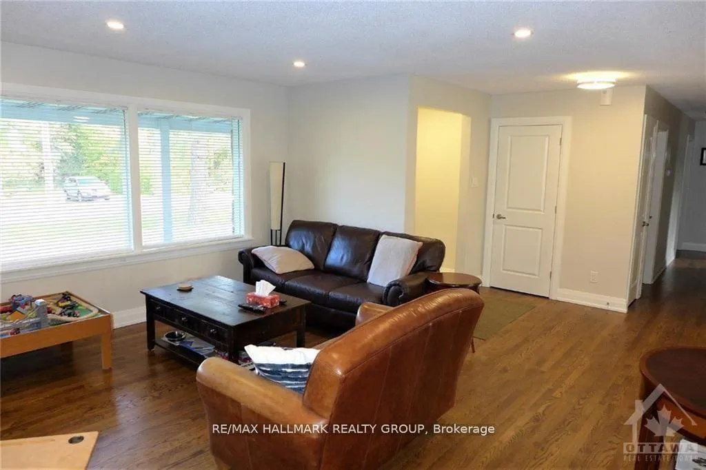 Photo 7 of 186 Balmoral Place, Ottawa, Faircrest Heights — HOMEH