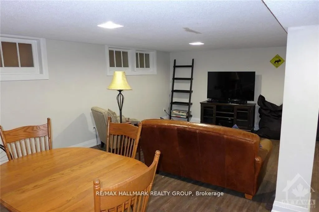 Photo 14 of 186 Balmoral Place, Ottawa, Faircrest Heights — HOMEH