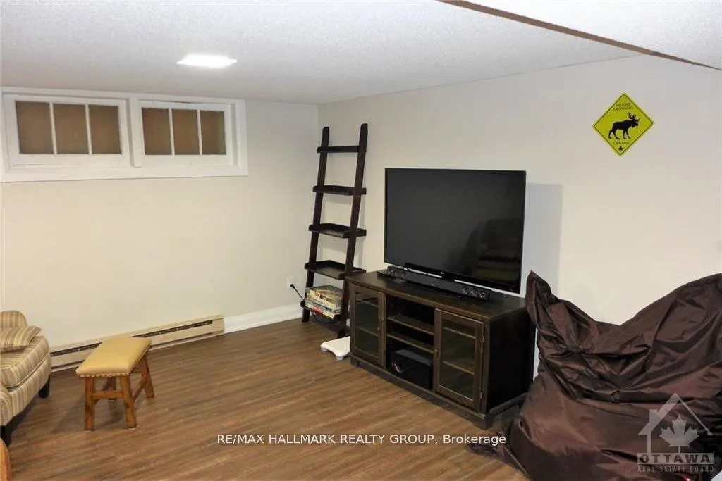 Photo 15 of 186 Balmoral Place, Ottawa, Faircrest Heights — HOMEH
