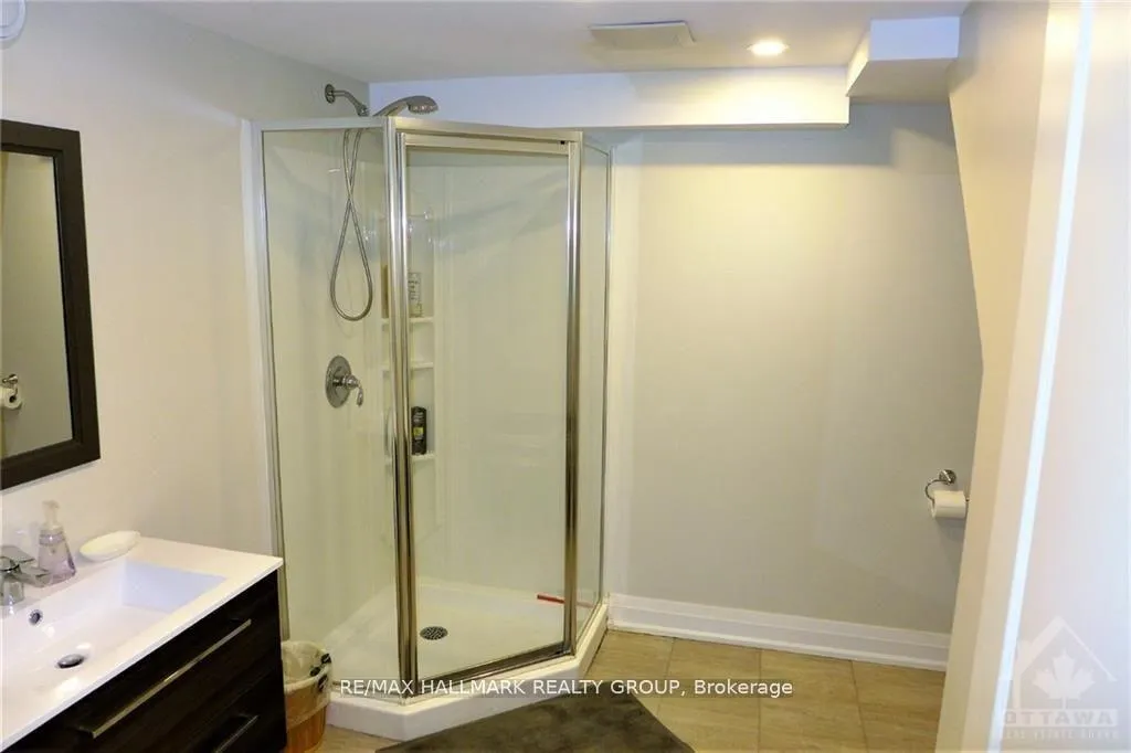 Photo 16 of 186 Balmoral Place, Ottawa, Faircrest Heights — HOMEH