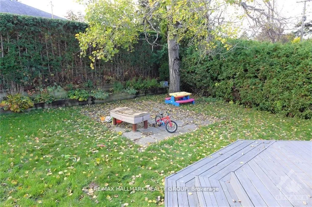 Photo 19 of 186 Balmoral Place, Ottawa, Faircrest Heights — HOMEH