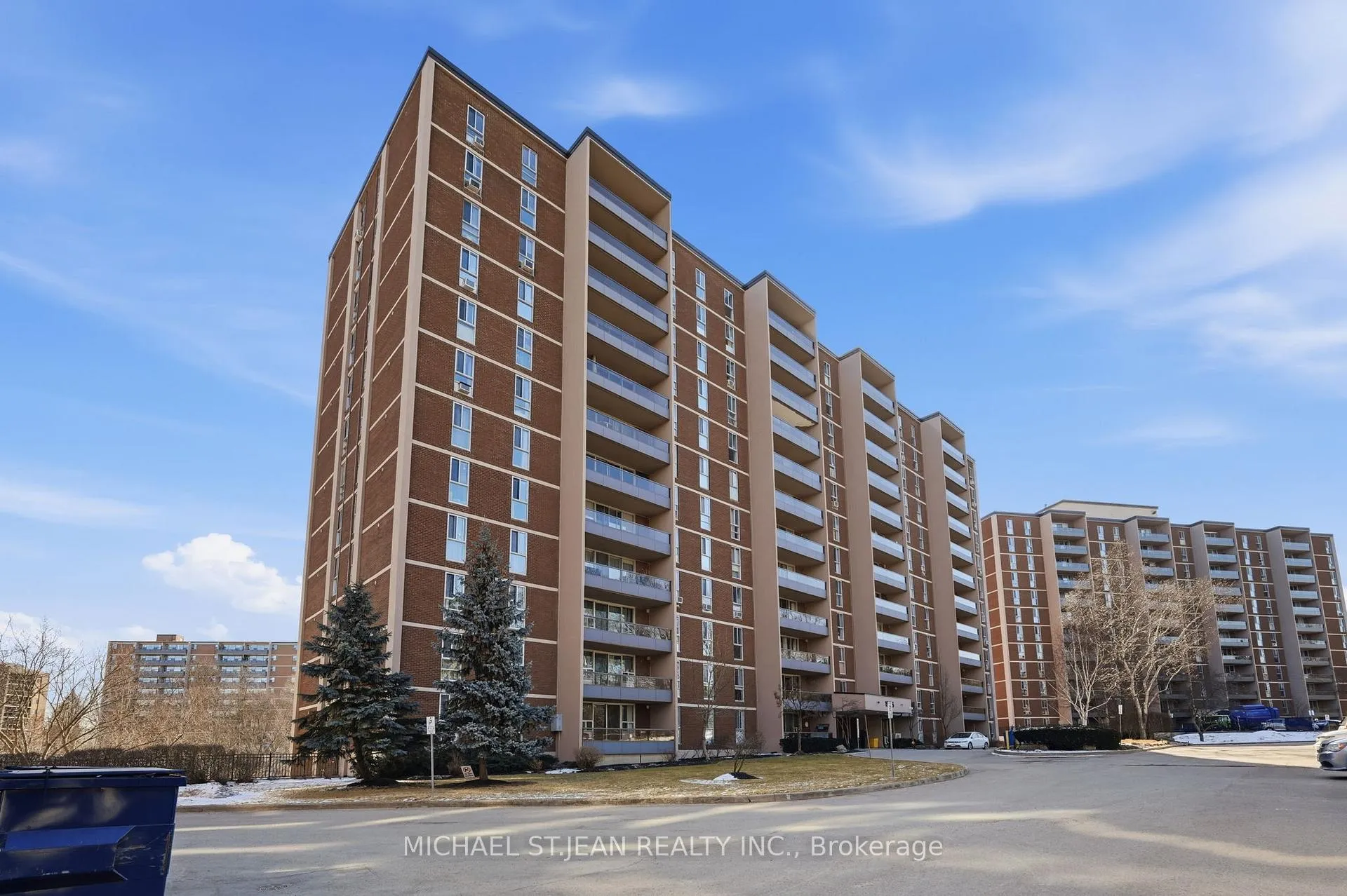 Photo 2 of Unit 1408, 1966 Main Street W, Hamilton, Ainslie Wood — HOMEH