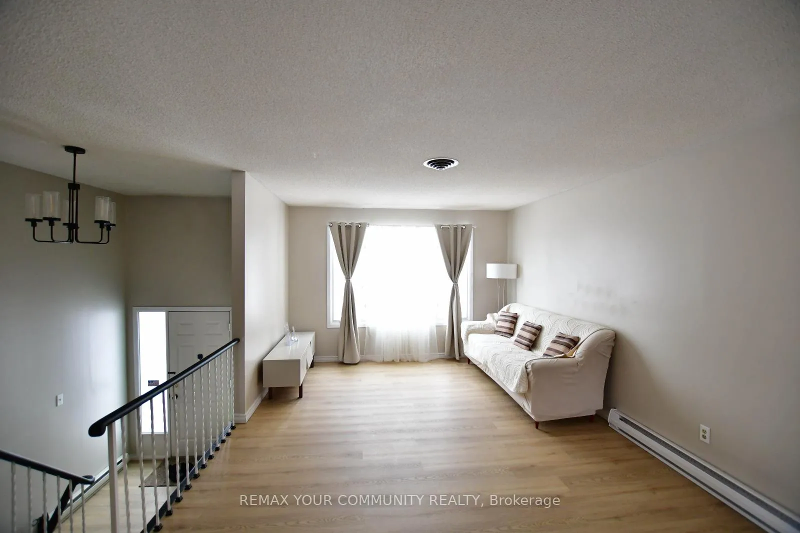 Photo 7 of 167 Little Avenue, Barrie, Allandale Heights — HOMEH
