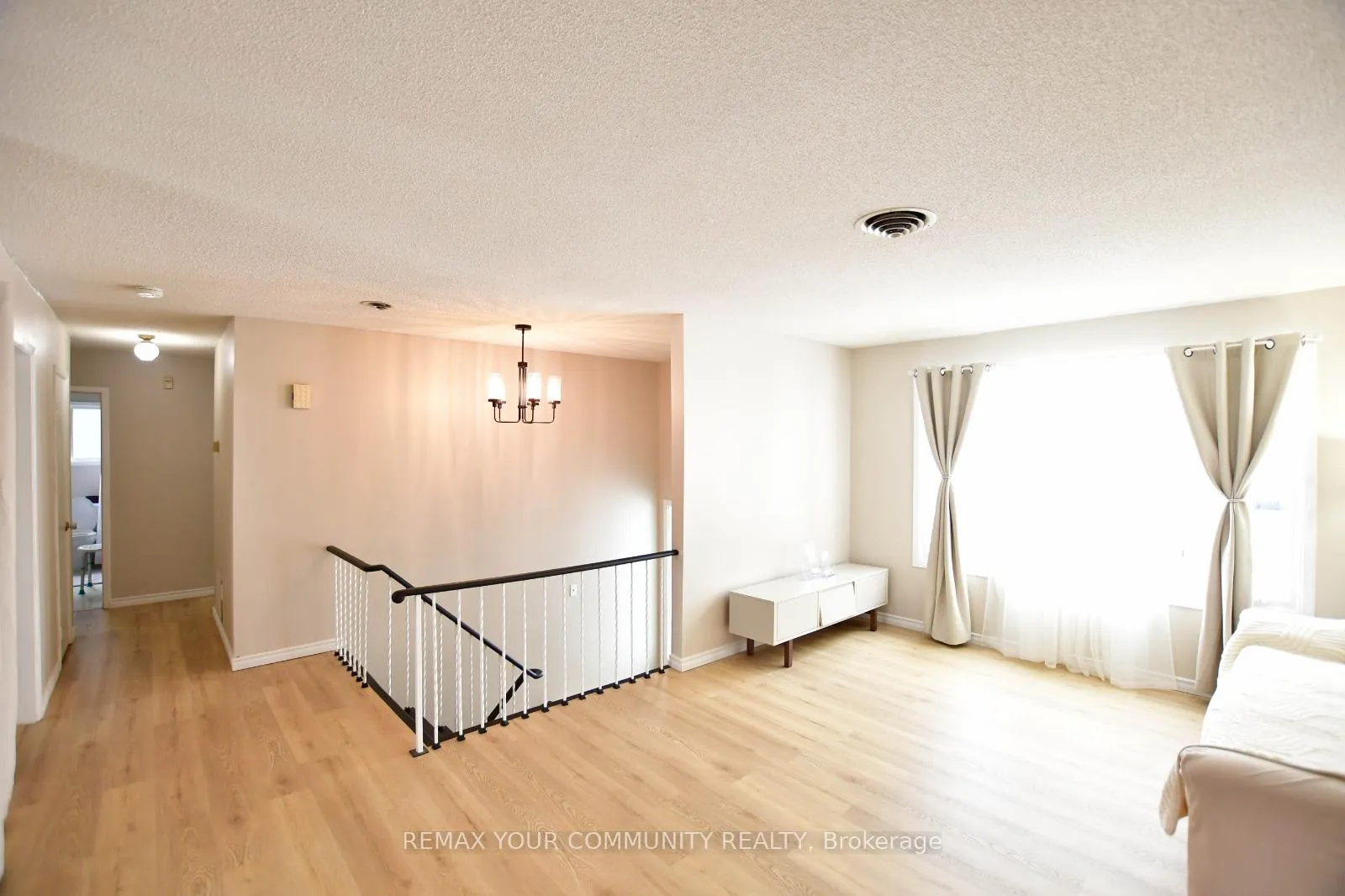 Photo 8 of 167 Little Avenue, Barrie, Allandale Heights — HOMEH