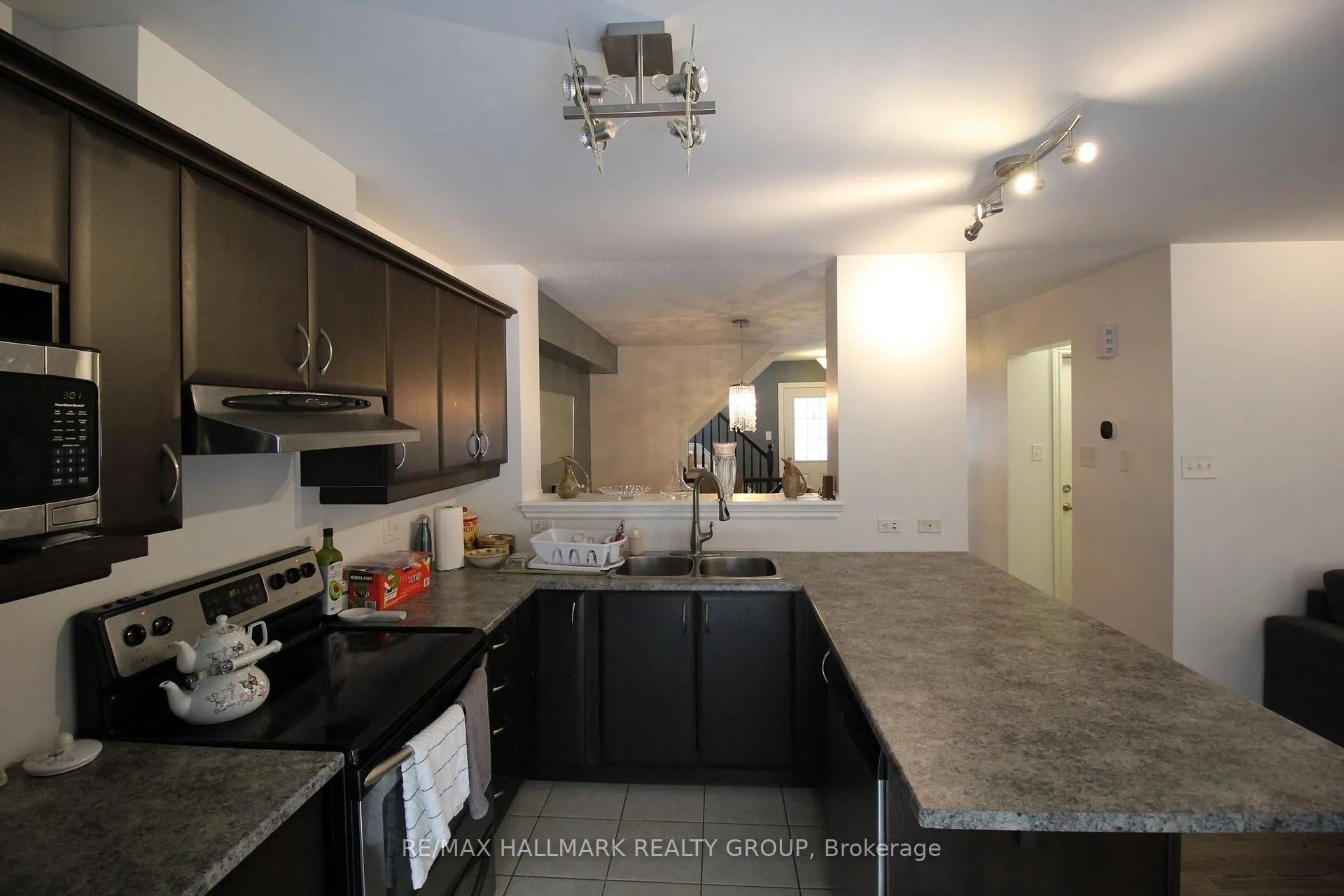 Photo 7 of 3617 Cambrian Road, Ottawa, Barrhaven - Half Moon Bay — HOMEH