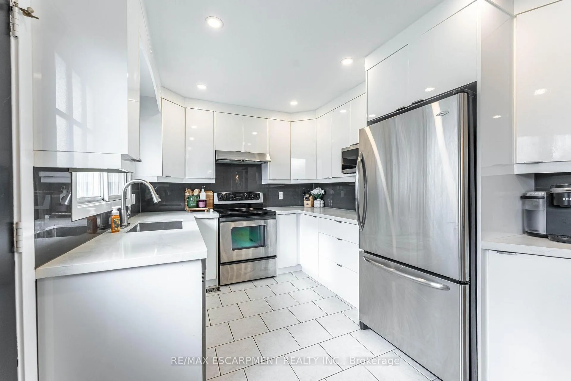 Photo 7 of 55 Juanita Drive, Hamilton, Westcliffe — HOMEH