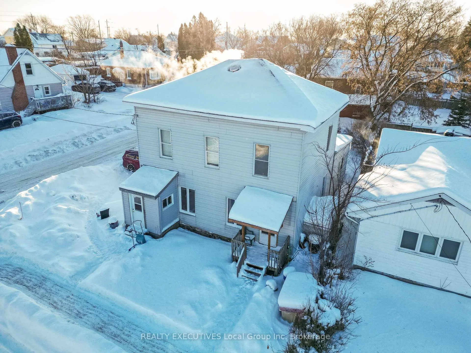 Photo 4 of 997 Hammond Street, North Bay, Central — HOMEH