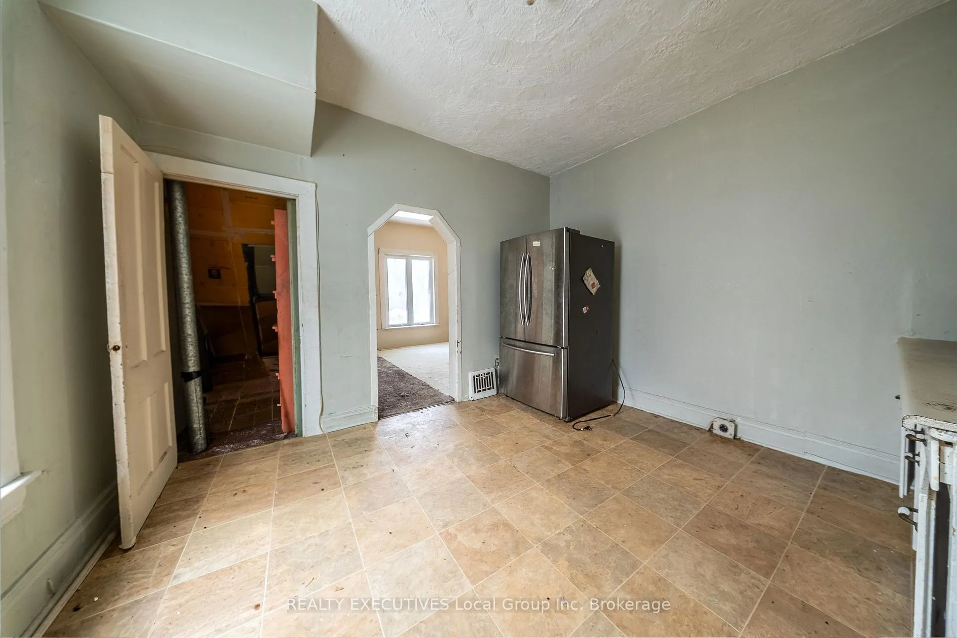 Photo 9 of 997 Hammond Street, North Bay, Central — HOMEH