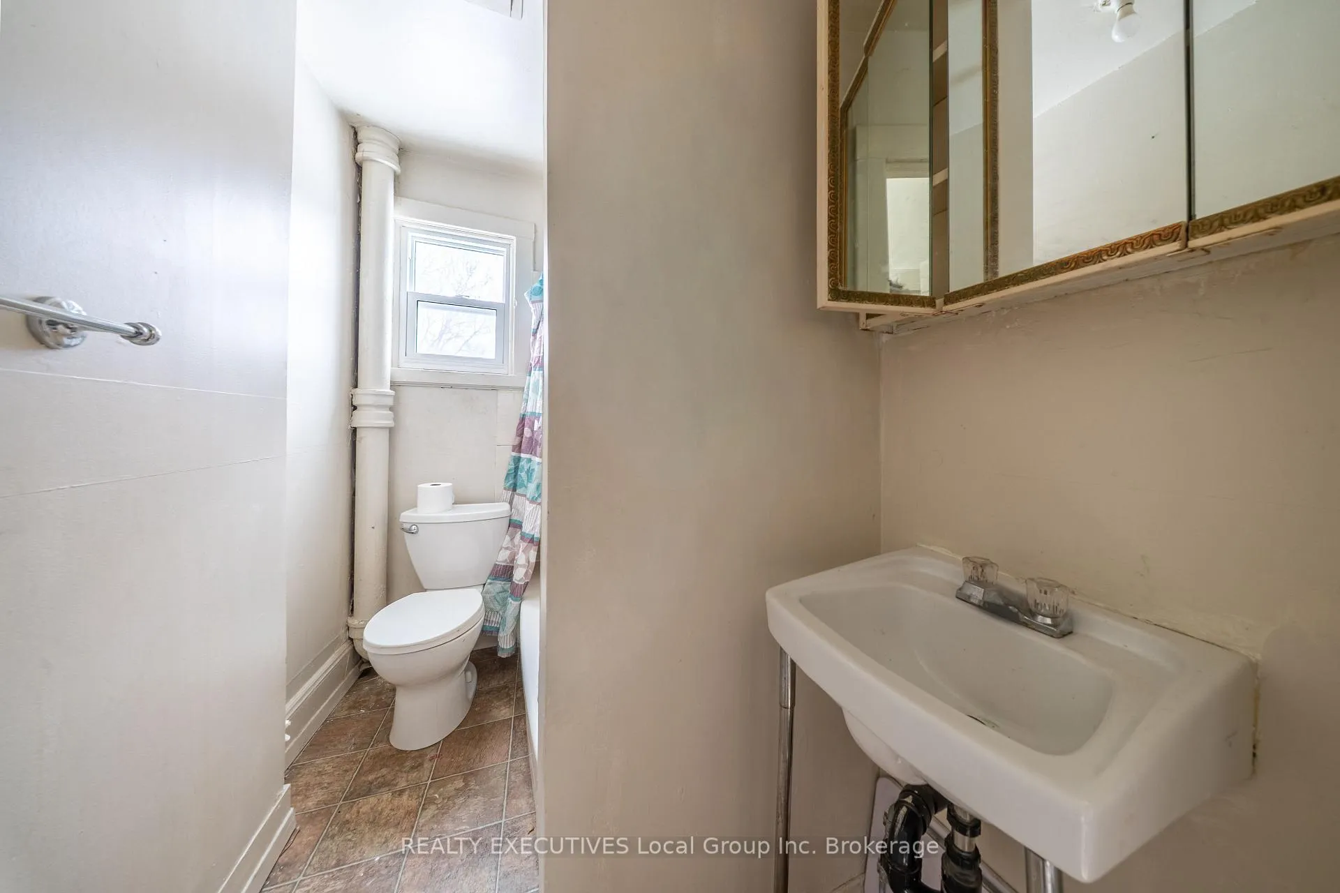 Photo 14 of 997 Hammond Street, North Bay, Central — HOMEH