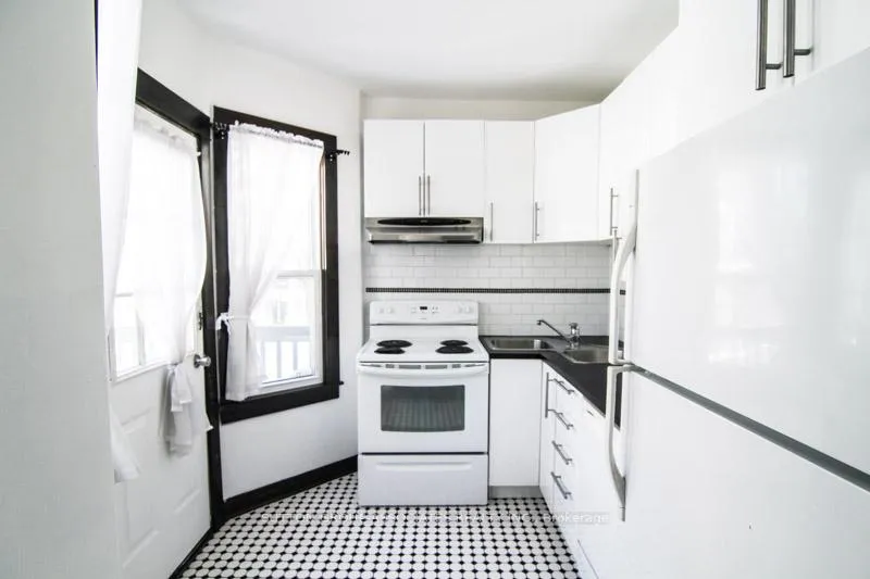 Photo 3 of Unit 2, 76 Orchard View Boulevard, Toronto, Yonge-Eglinton — HOMEH