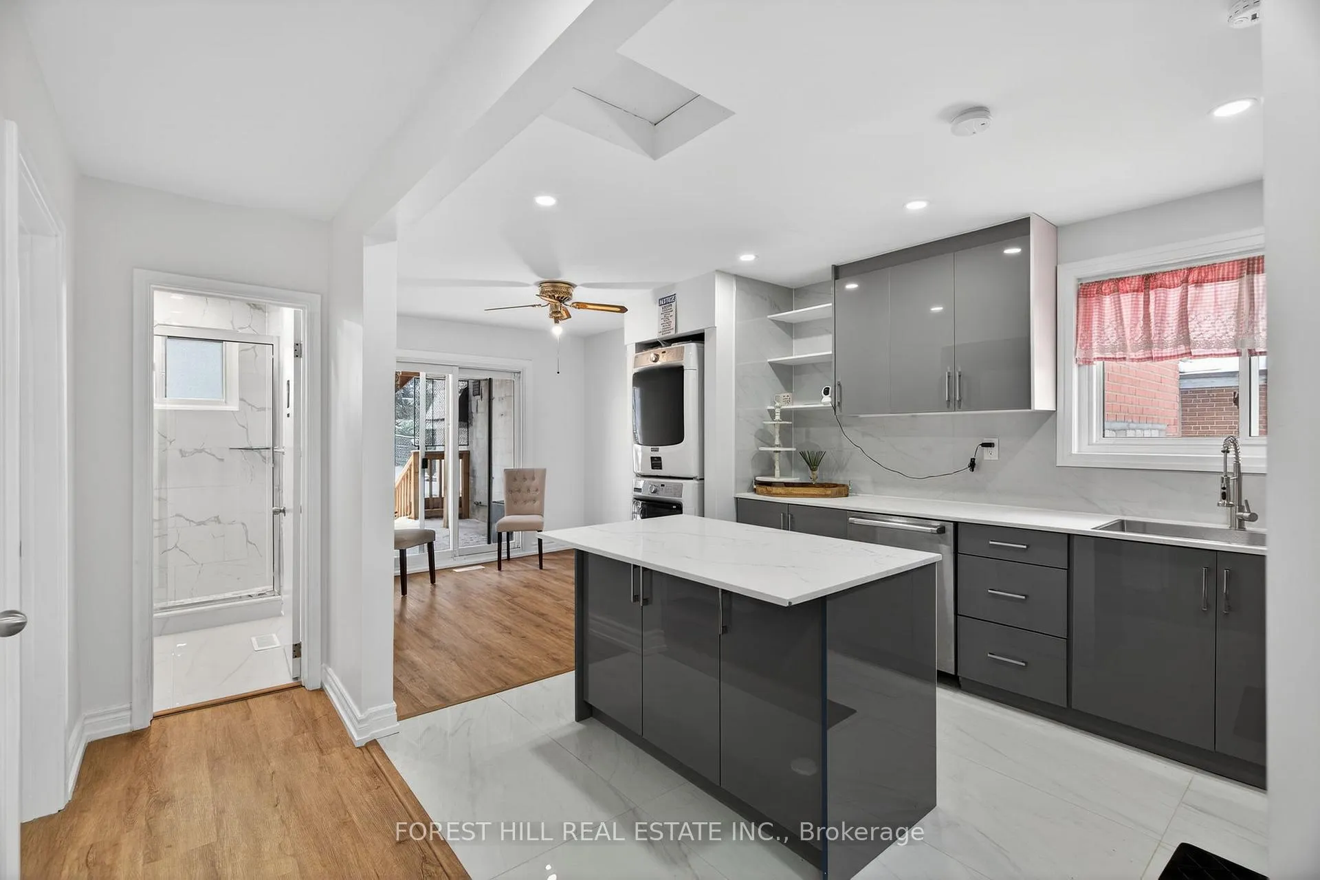 Photo 4 of 81 Taysham Crescent, Etobicoke, Thistletown-Beaumonde Heights — HOMEH