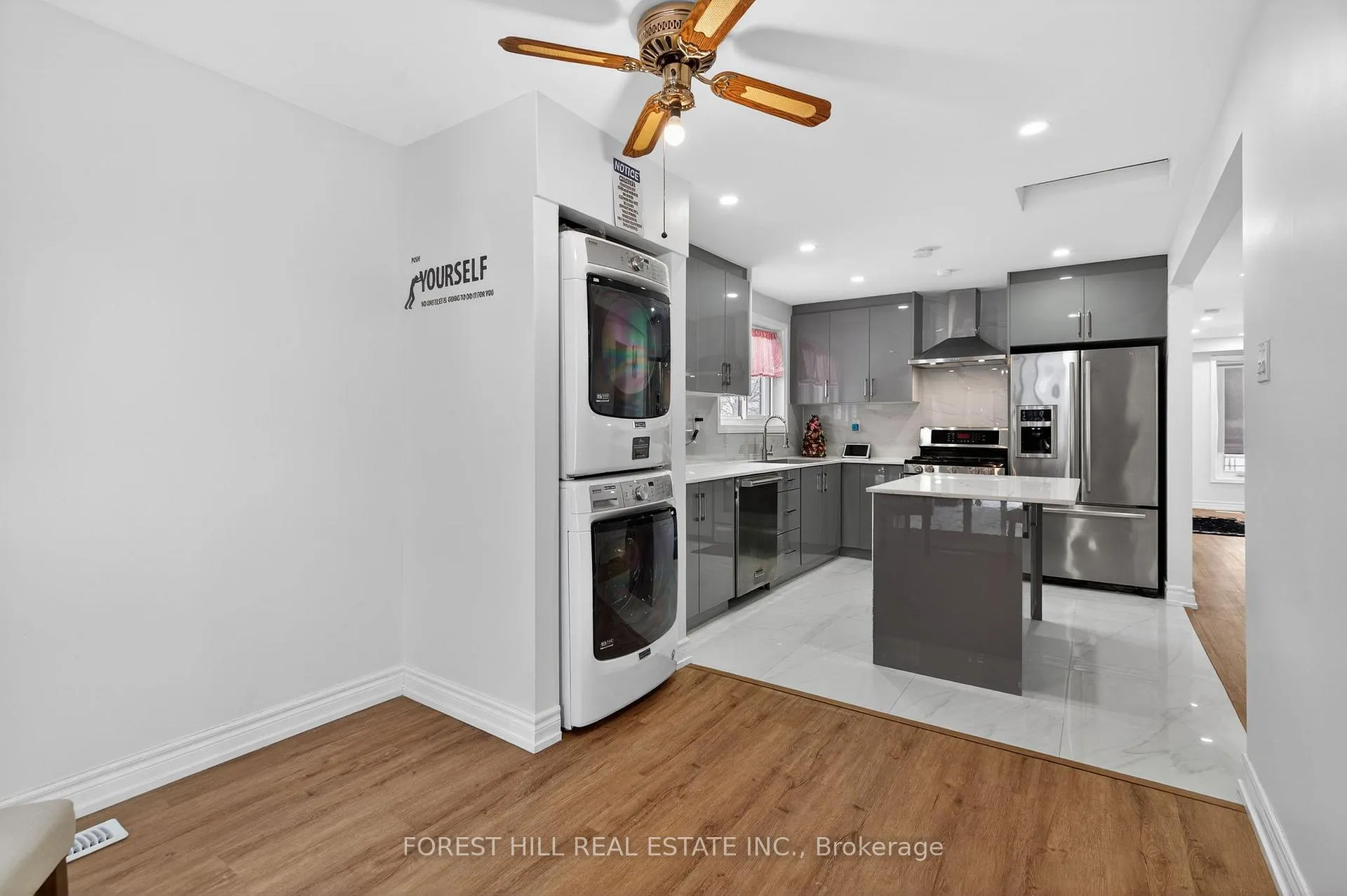 Photo 9 of 81 Taysham Crescent, Etobicoke, Thistletown-Beaumonde Heights — HOMEH