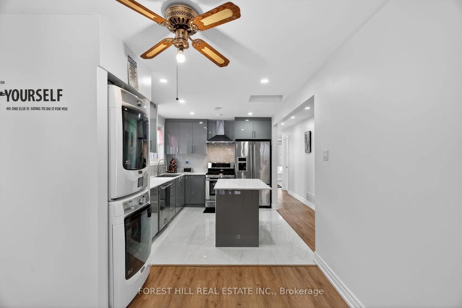 Photo 10 of 81 Taysham Crescent, Etobicoke, Thistletown-Beaumonde Heights — HOMEH