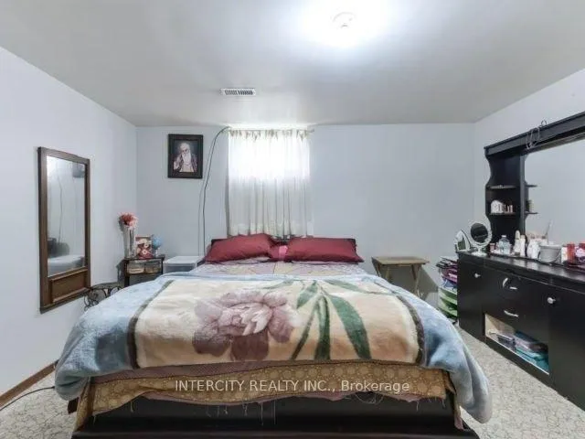 Photo 3 of 167 Silverstone Drive, Etobicoke, Mount Olive-Silverstone-Jamestown — HOMEH