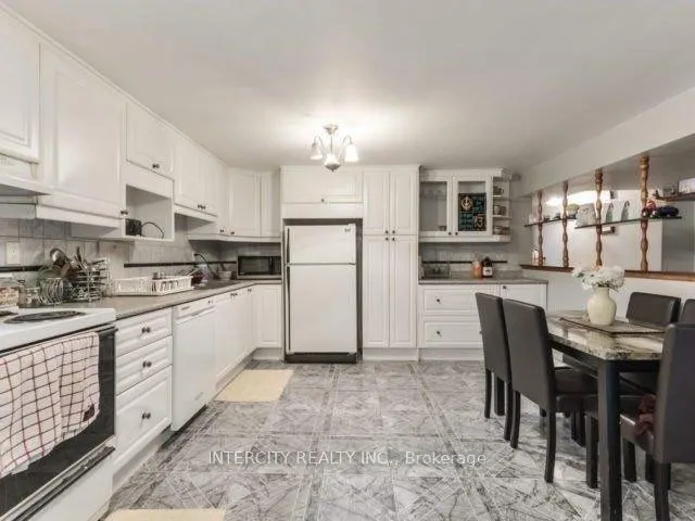 Photo 4 of 167 Silverstone Drive, Etobicoke, Mount Olive-Silverstone-Jamestown — HOMEH