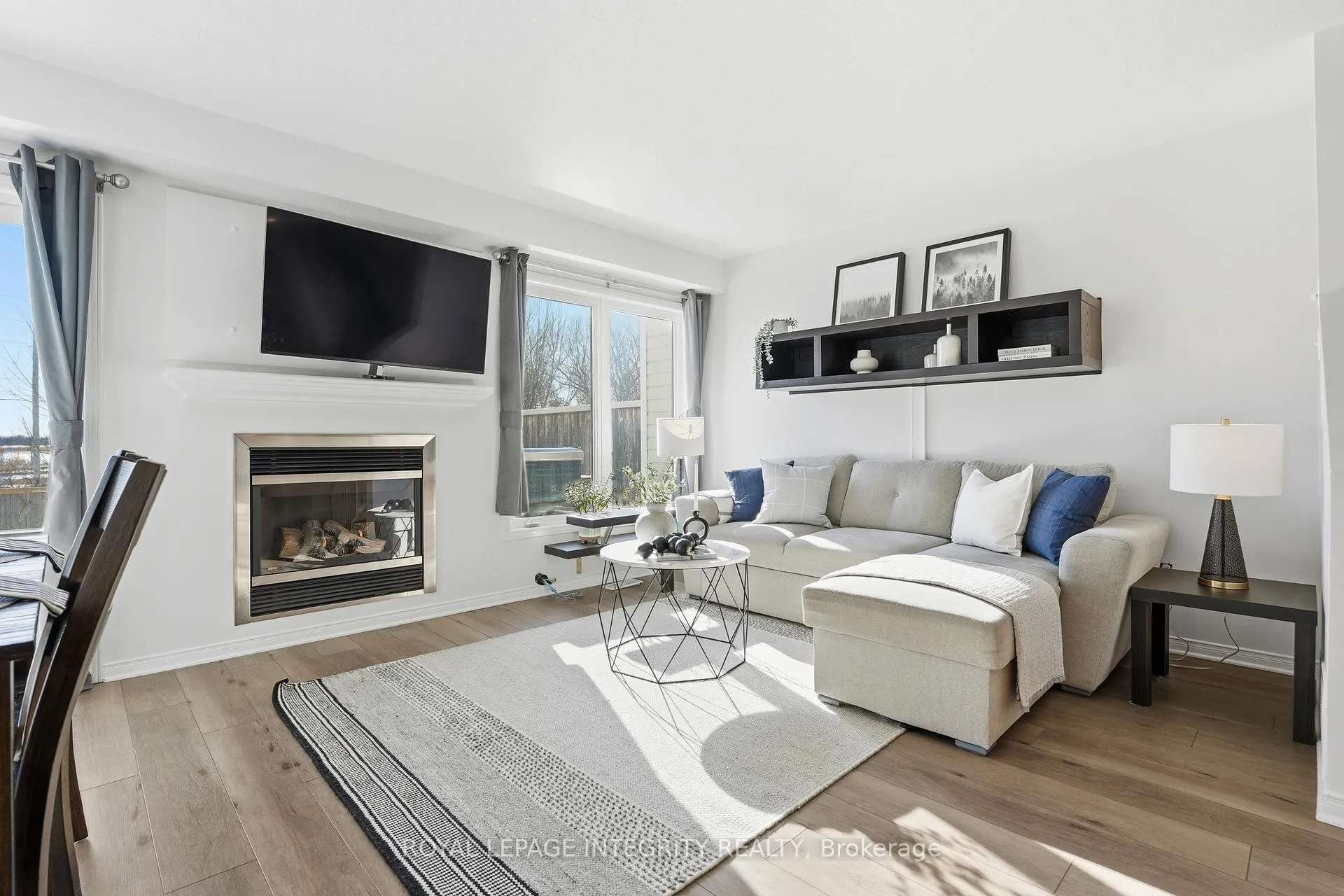 Photo 2 of 356 Hillsboro Private, Ottawa, Kanata - Emerald Meadows/Trailwest — HOMEH