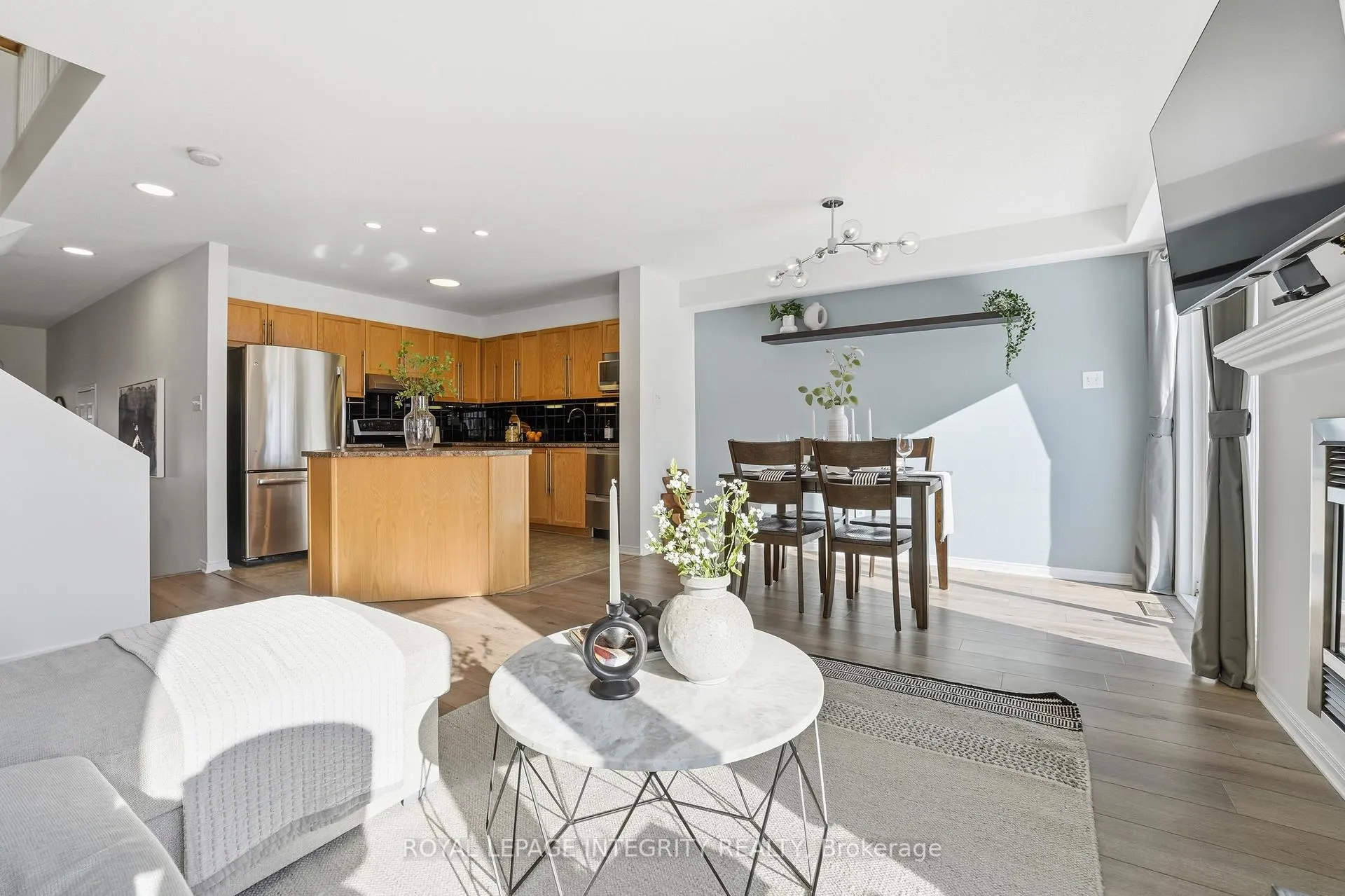 Photo 4 of 356 Hillsboro Private, Ottawa, Kanata - Emerald Meadows/Trailwest — HOMEH