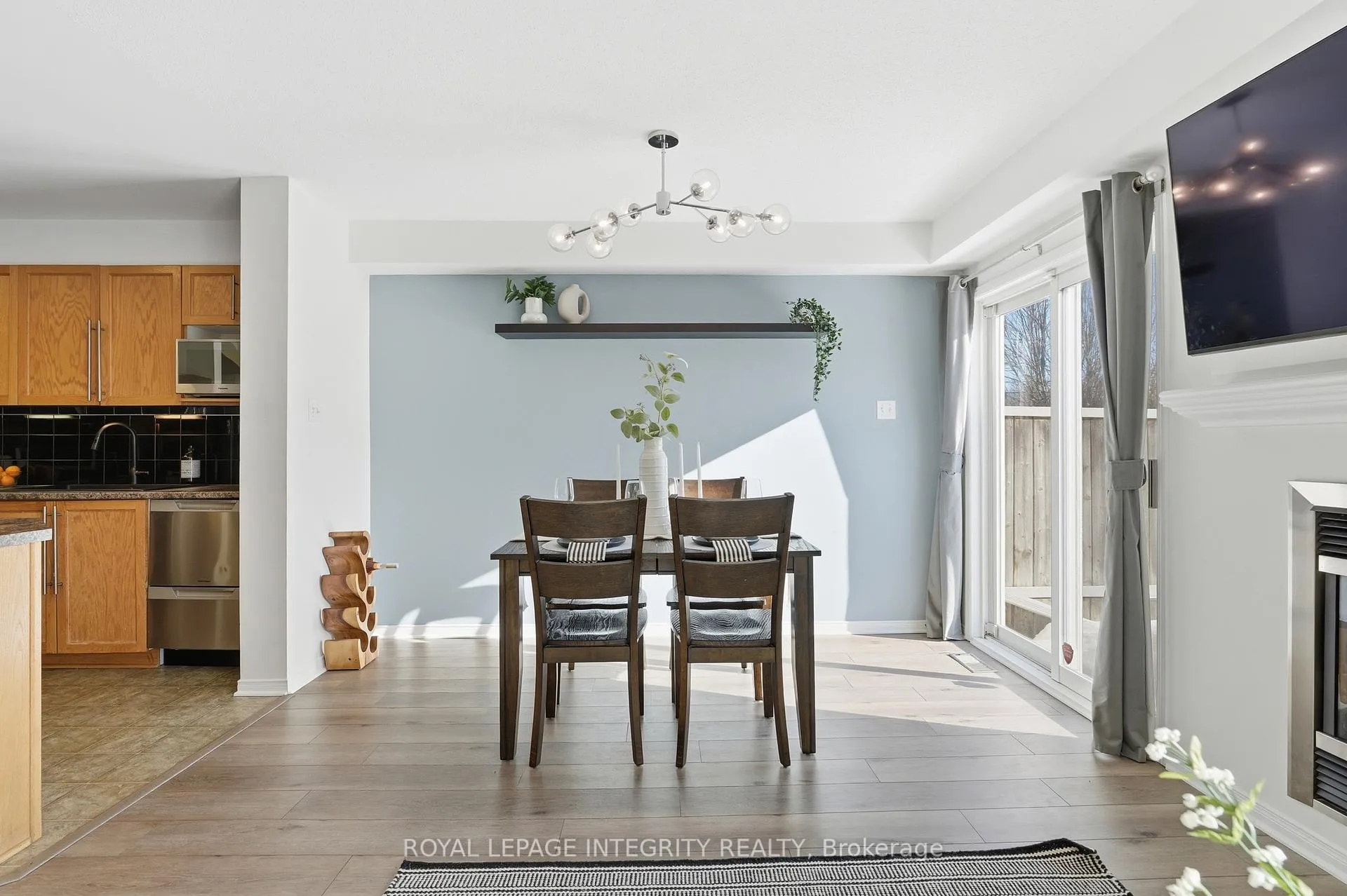 Photo 5 of 356 Hillsboro Private, Ottawa, Kanata - Emerald Meadows/Trailwest — HOMEH