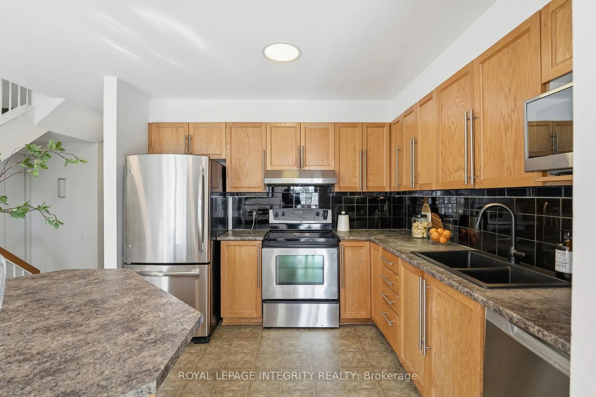 Photo 8 of 356 Hillsboro Private, Ottawa, Kanata - Emerald Meadows/Trailwest — HOMEH