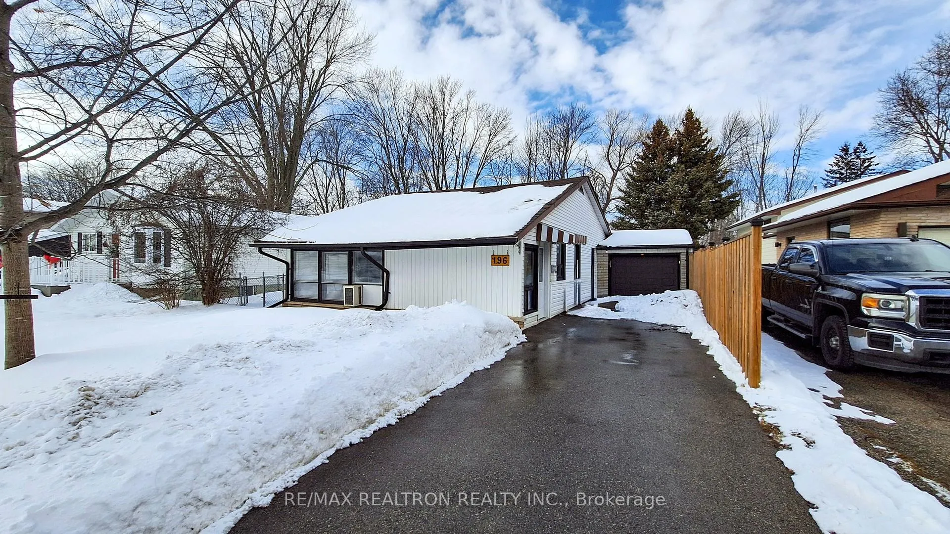 Photo 1 of 196 Ways Bay Drive, Georgina, Keswick North — HOMEH