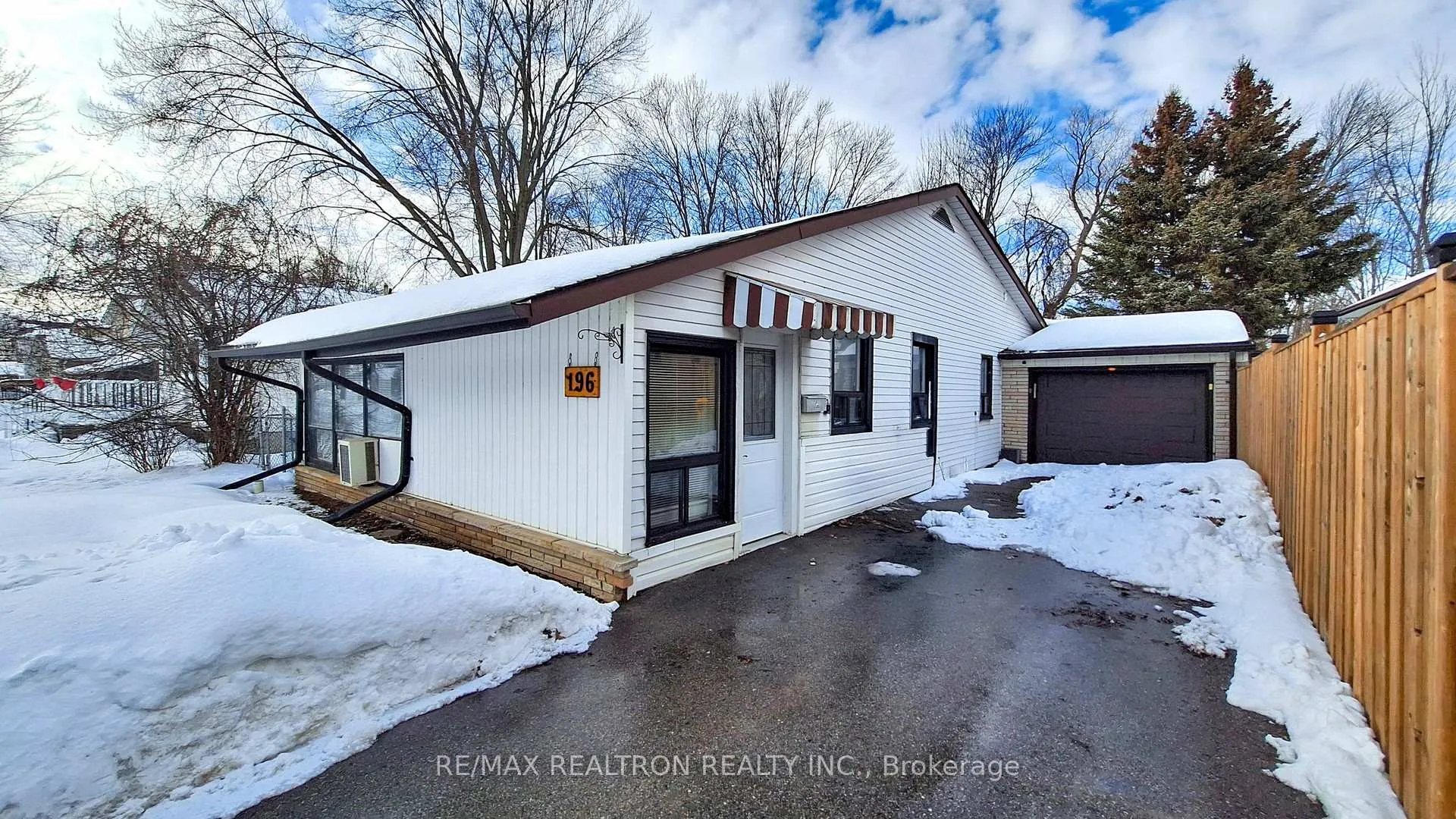 Photo 2 of 196 Ways Bay Drive, Georgina, Keswick North — HOMEH