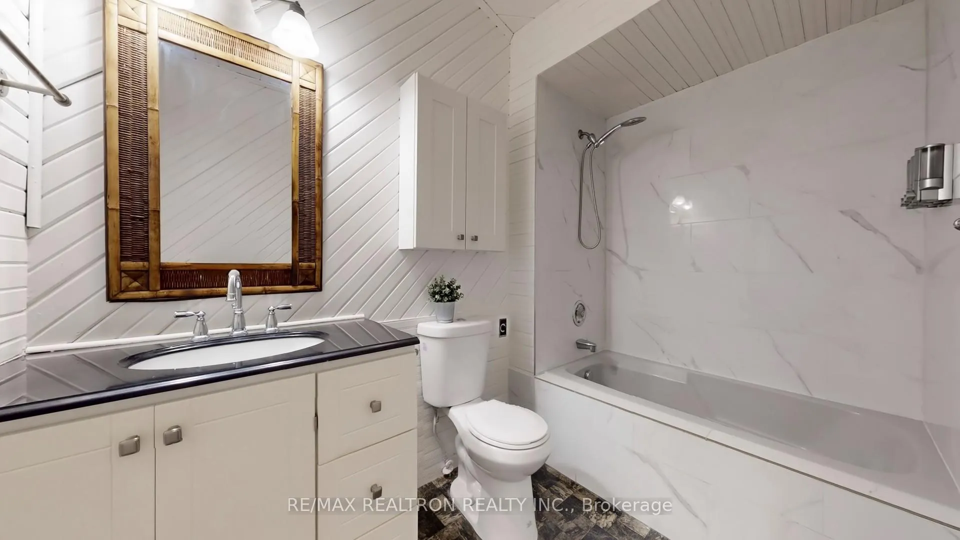 Photo 31 of 196 Ways Bay Drive, Georgina, Keswick North — HOMEH