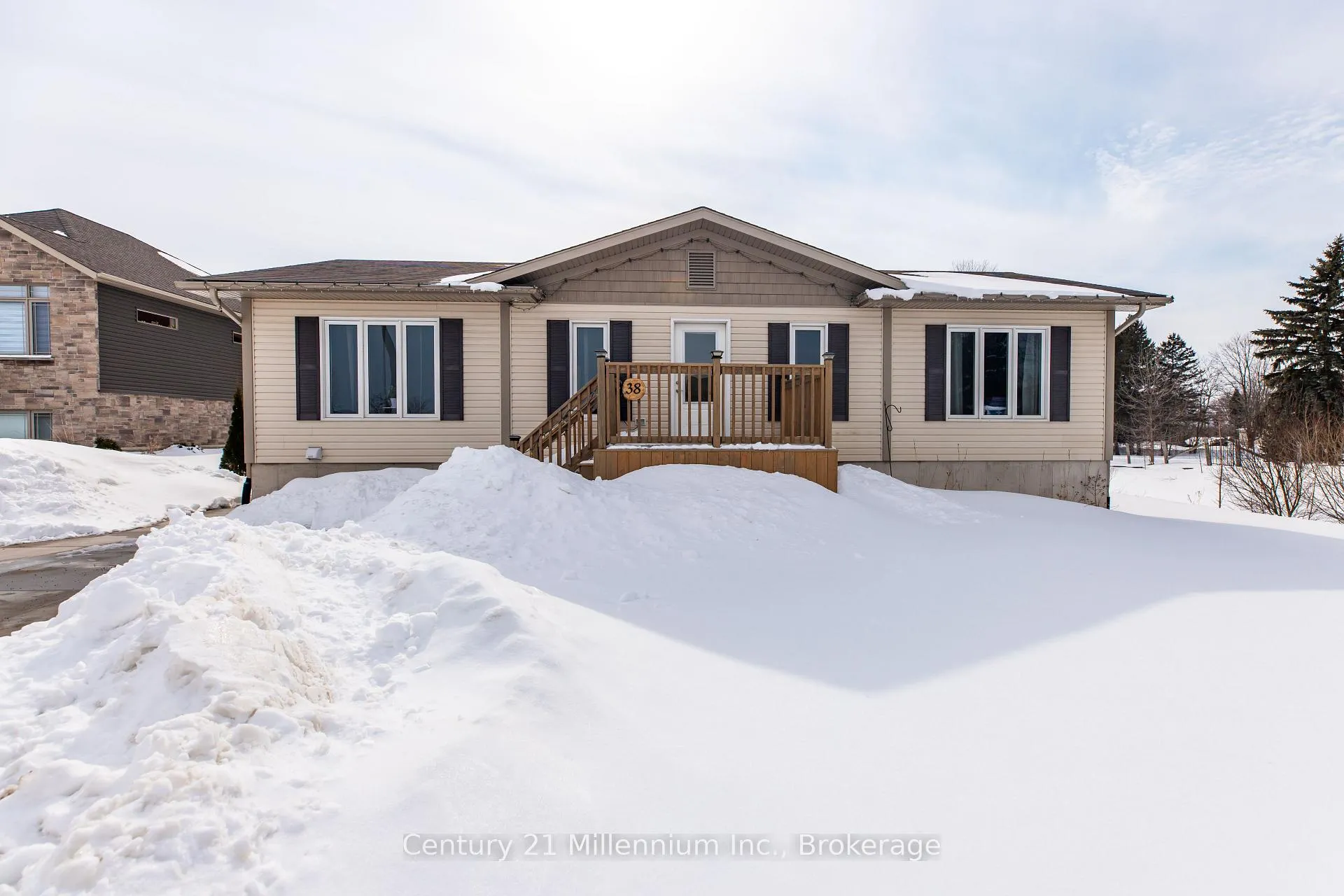 Photo 1 of 38 Mill Street, Kincardine — HOMEH