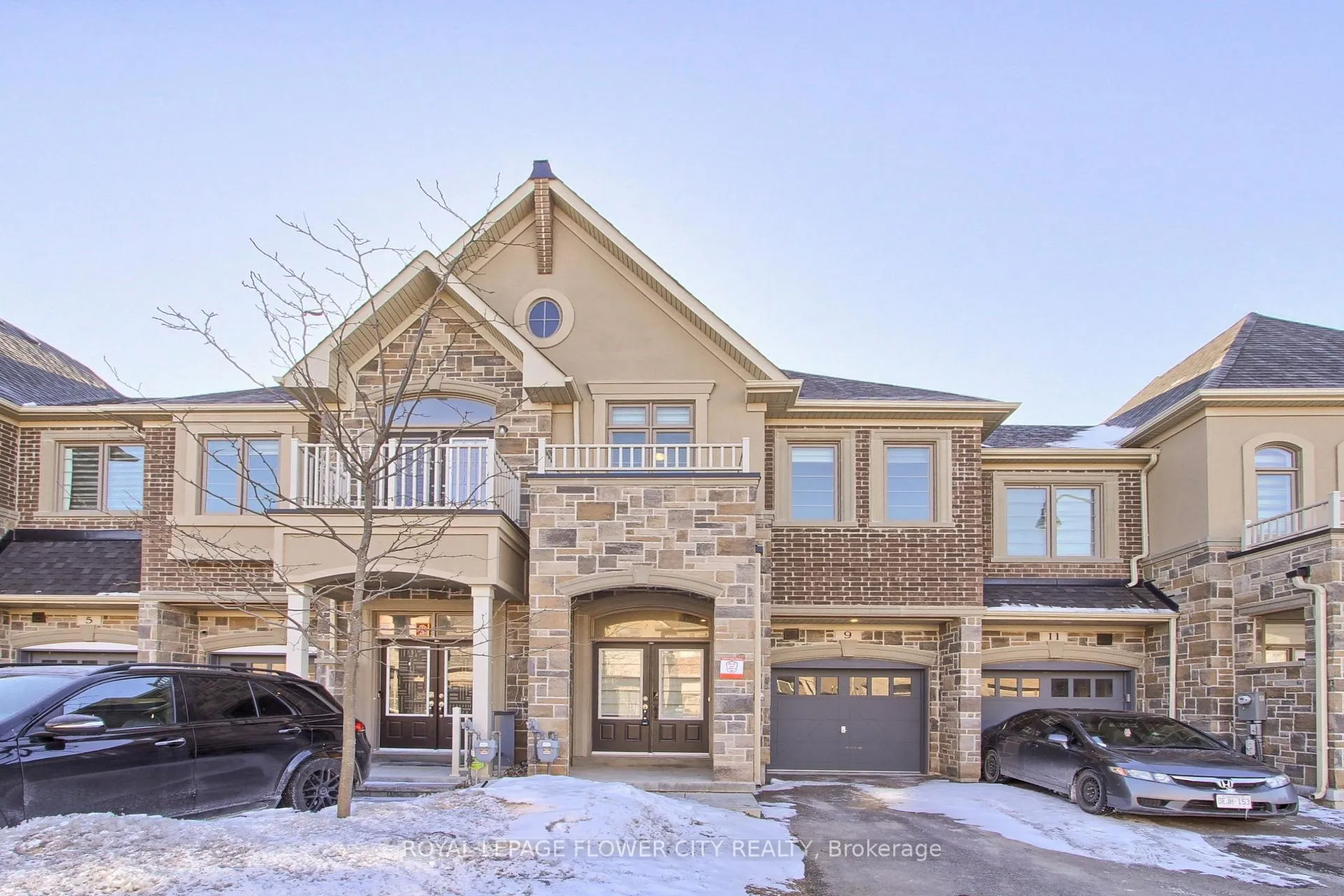 Photo 2 of 9 Dalbeattie Drive, Brampton, Bram West — HOMEH