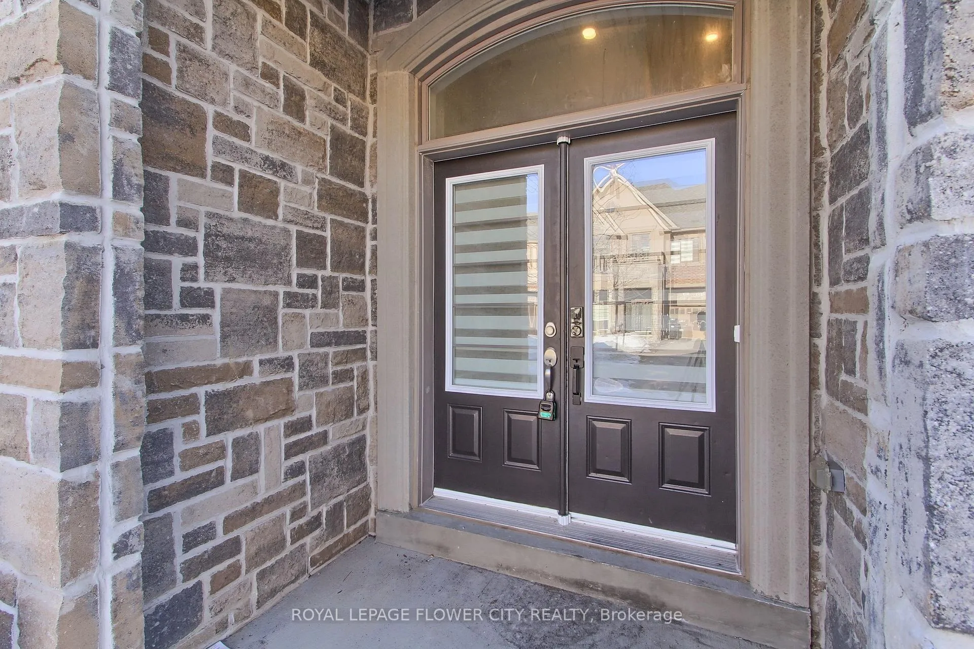 Photo 5 of 9 Dalbeattie Drive, Brampton, Bram West — HOMEH