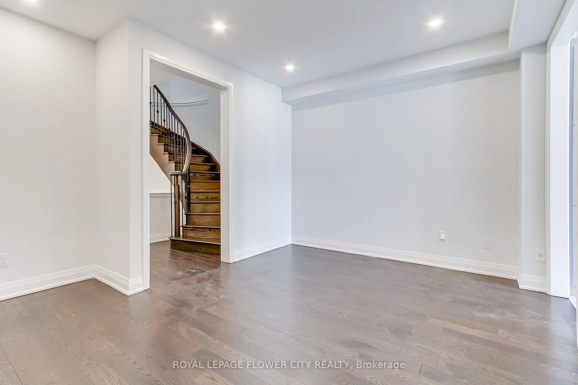 Photo 15 of 9 Dalbeattie Drive, Brampton, Bram West — HOMEH