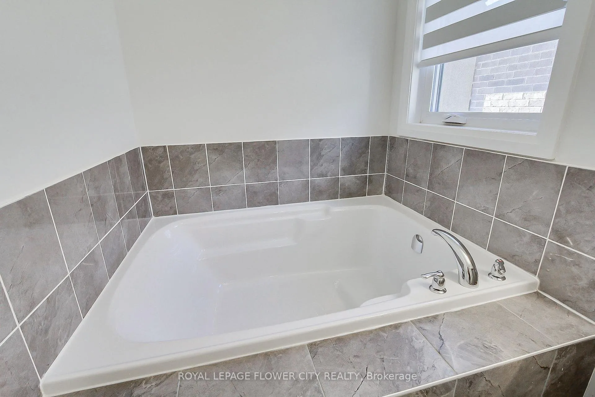 Photo 35 of 9 Dalbeattie Drive, Brampton, Bram West — HOMEH