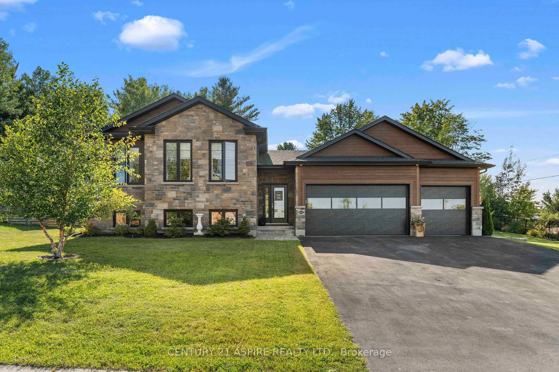 Photo 1 of 1002 Butler Boulevard, Petawawa — HOMEH