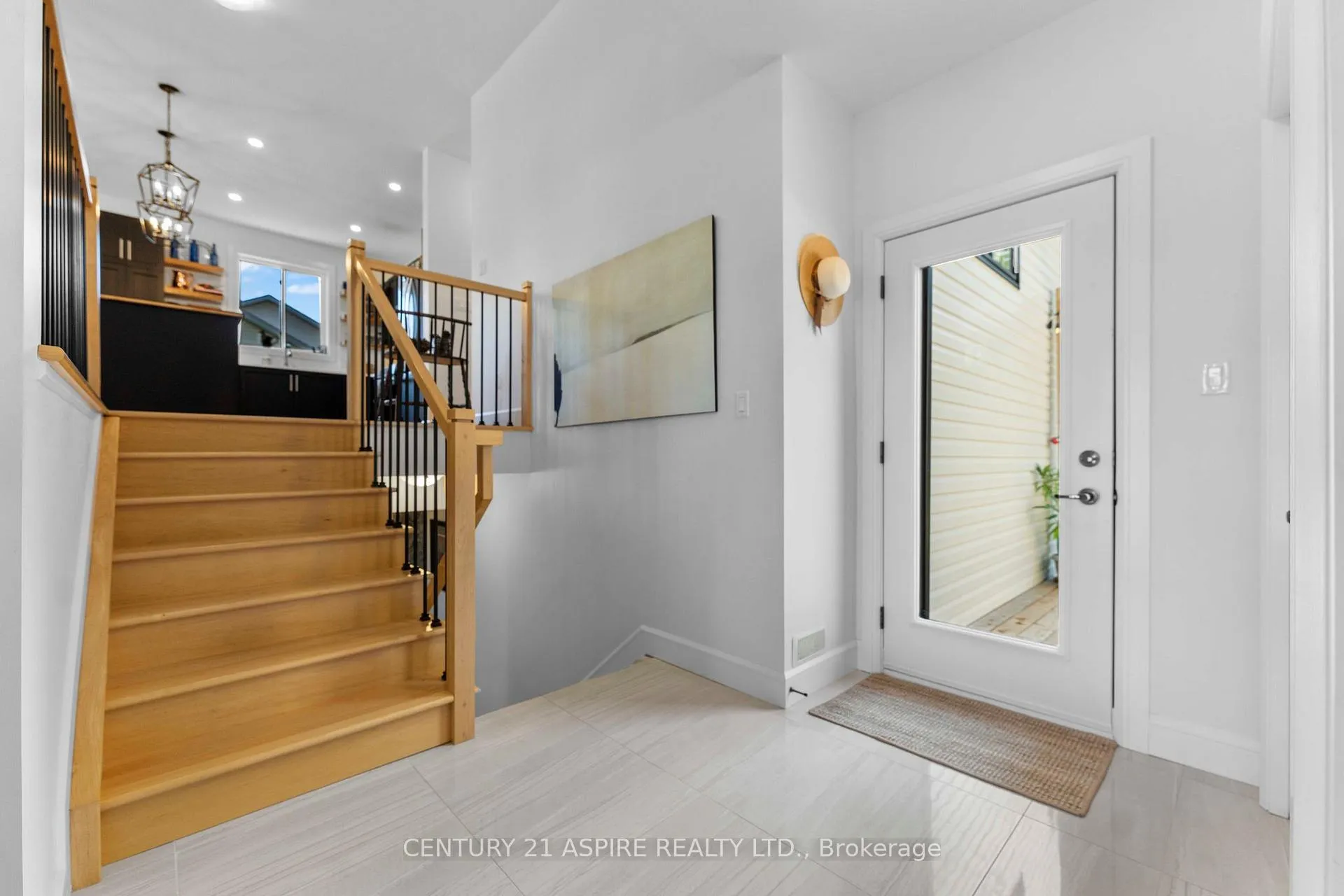 Photo 3 of 1002 Butler Boulevard, Petawawa — HOMEH