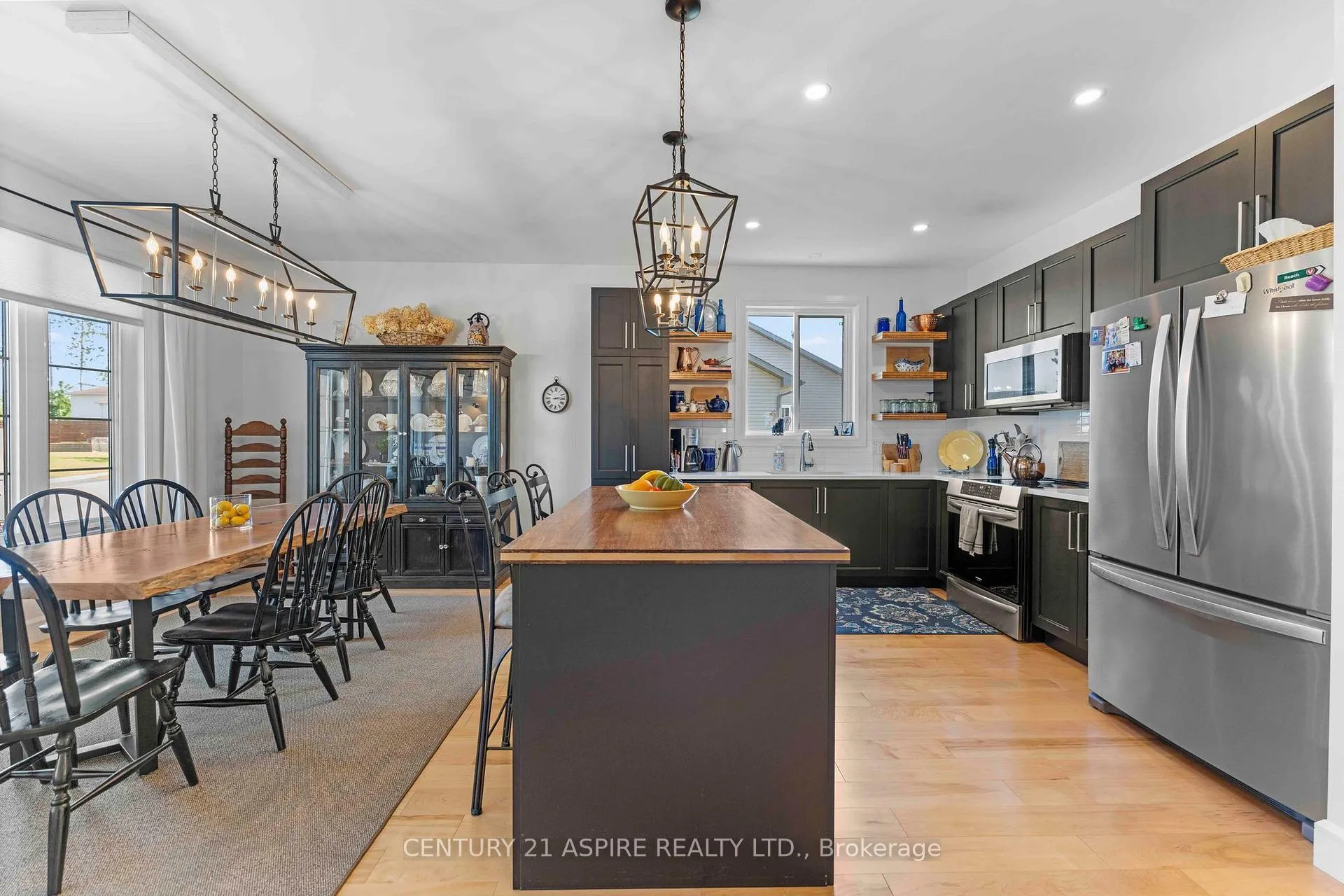 Photo 10 of 1002 Butler Boulevard, Petawawa — HOMEH