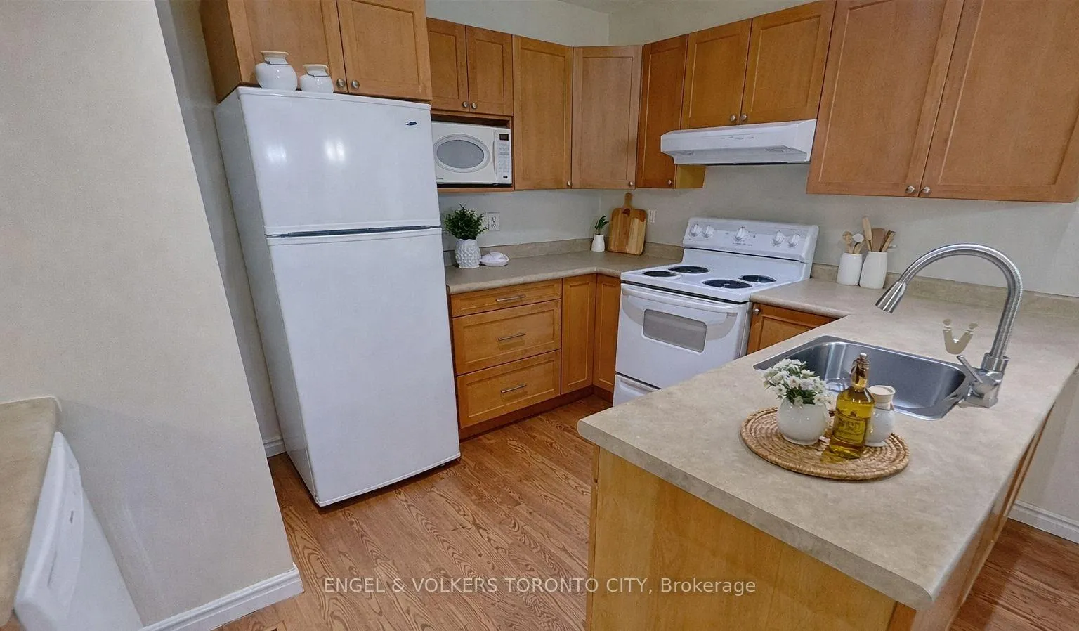 Photo 7 of Unit C, 17 Centre Street, Barrie, Allandale — HOMEH