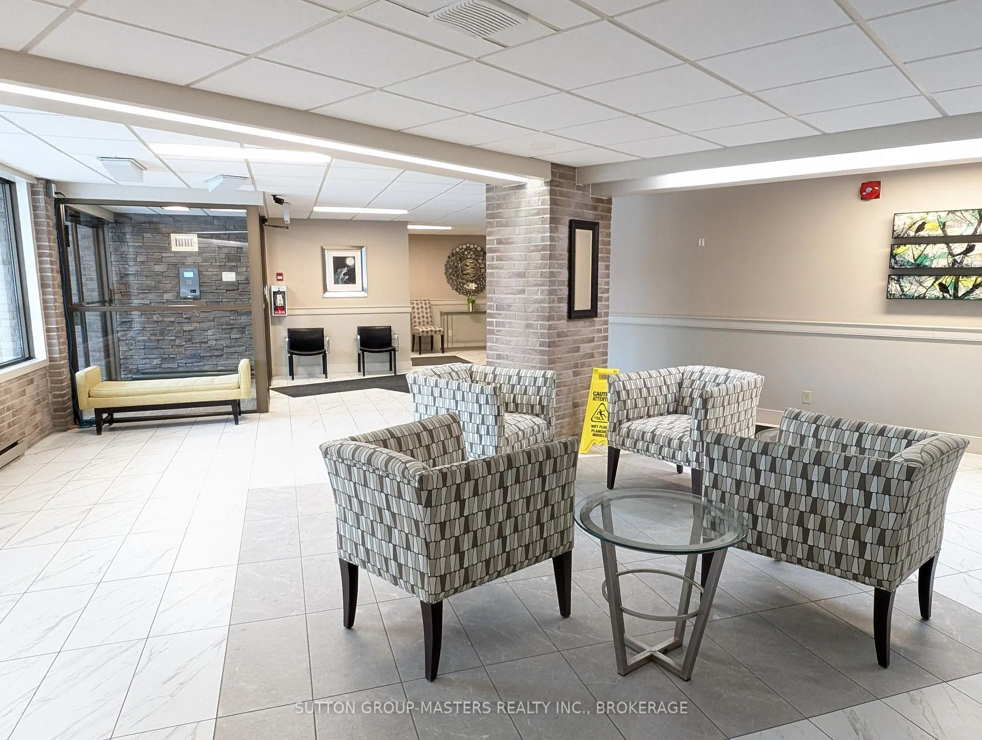 Photo 4 of Unit 404, 334 Queen Mary Road, Kingston, West of Sir John A. Blvd — HOMEH