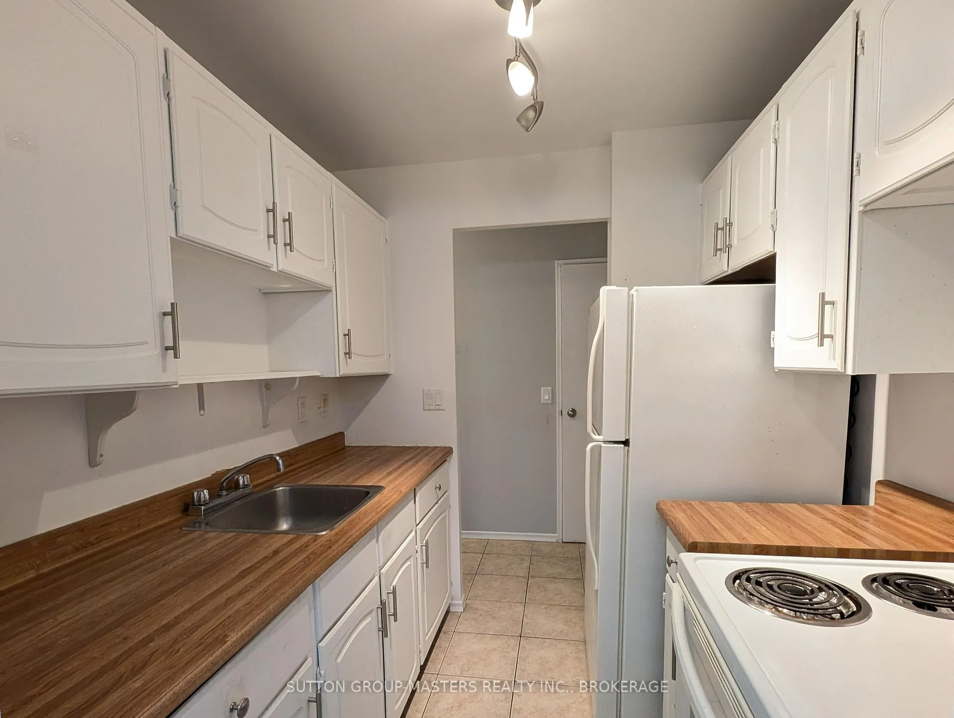 Photo 12 of Unit 404, 334 Queen Mary Road, Kingston, West of Sir John A. Blvd — HOMEH