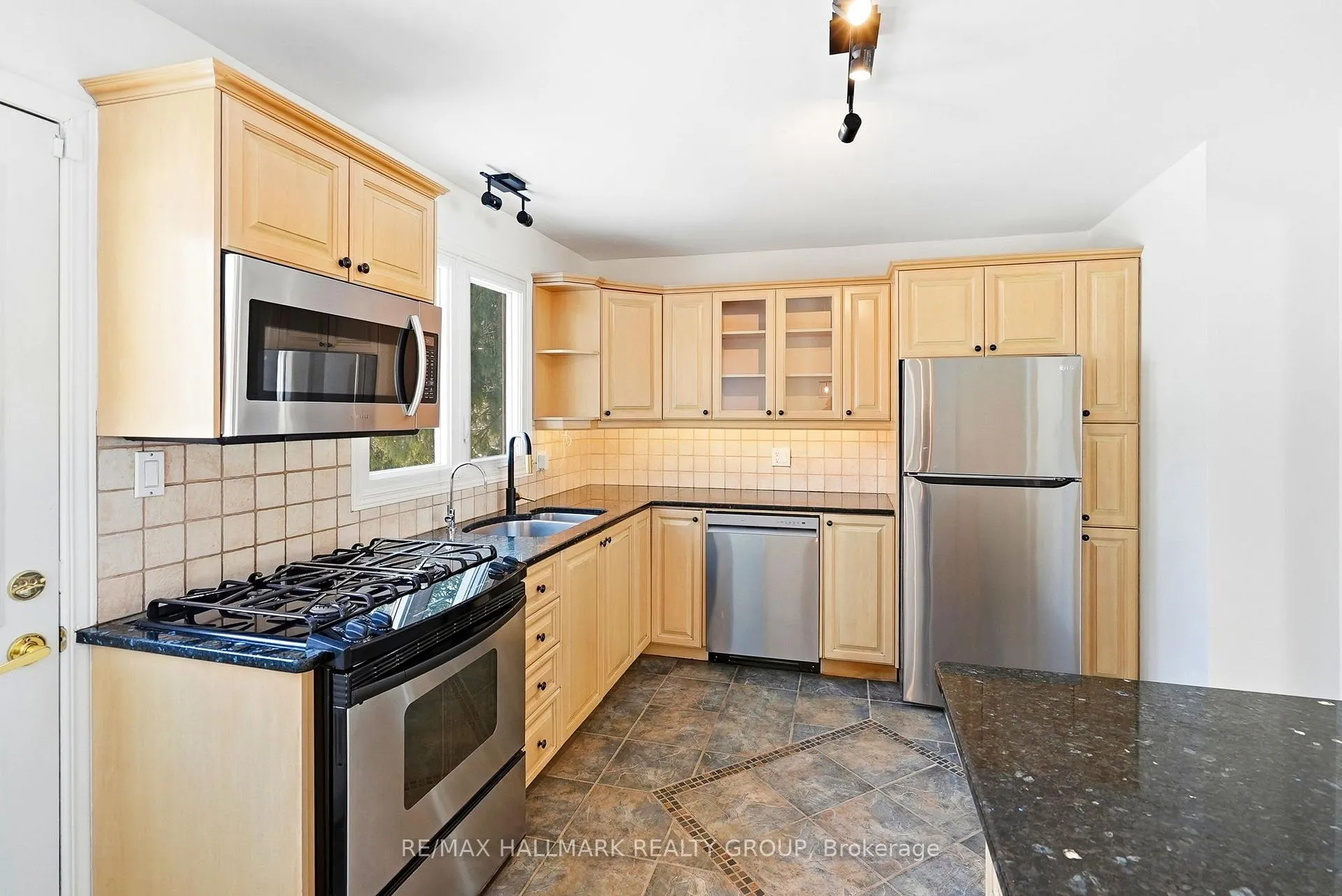 Photo 13 of 145 Larkin Drive, Ottawa, Barrhaven - Pheasant Run — HOMEH