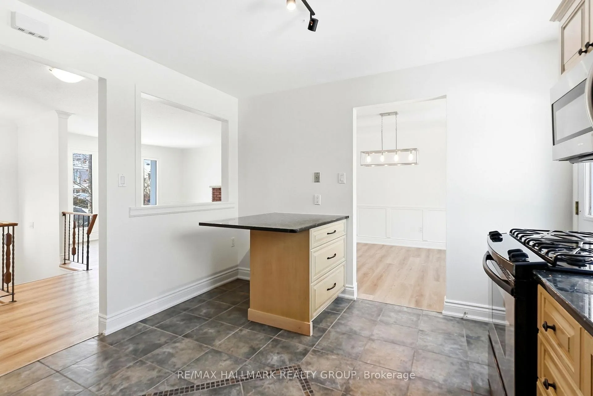 Photo 14 of 145 Larkin Drive, Ottawa, Barrhaven - Pheasant Run — HOMEH